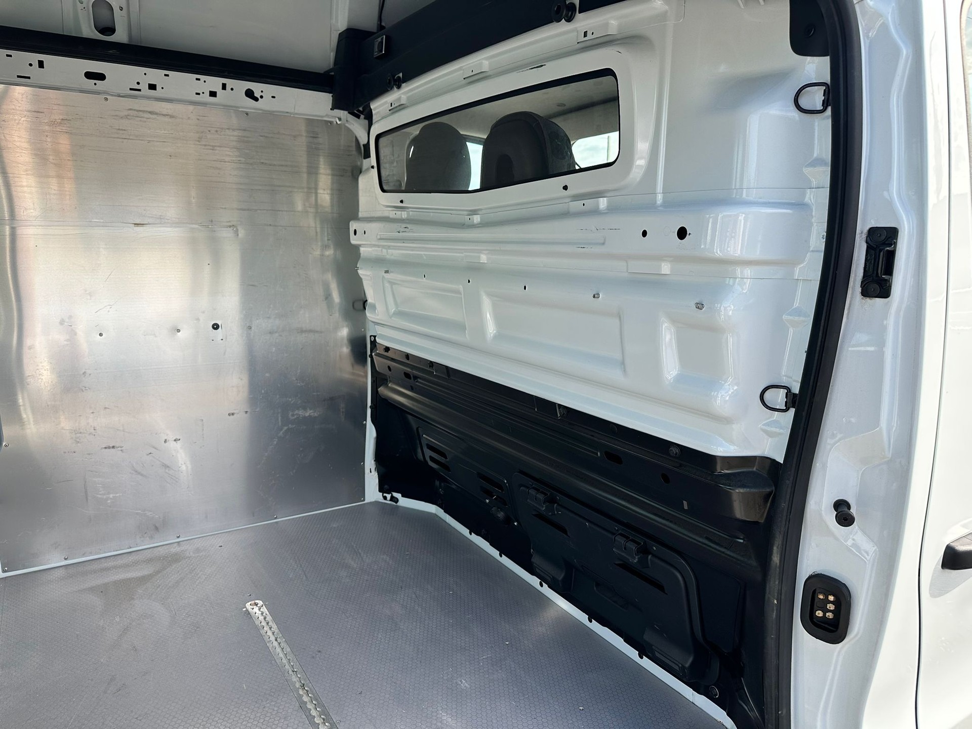 RENAULT Trafic 2.0 ENERGY dCi145 3.0t Business L2H2 * CH-Fahrzeug * Top Zustand * AHK *-image-15