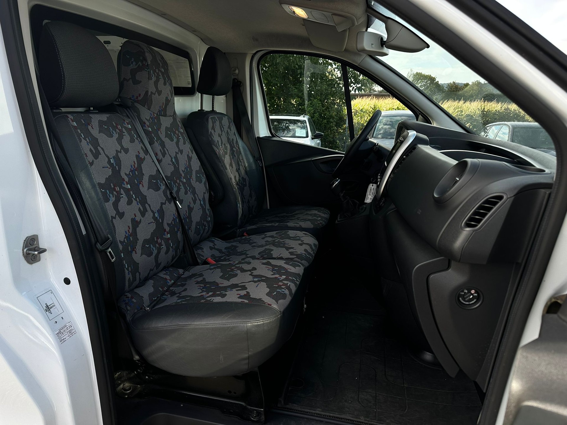 RENAULT Trafic 2.0 ENERGY dCi145 3.0t Business L2H2 * CH-Fahrzeug * Top Zustand * AHK *-image-11