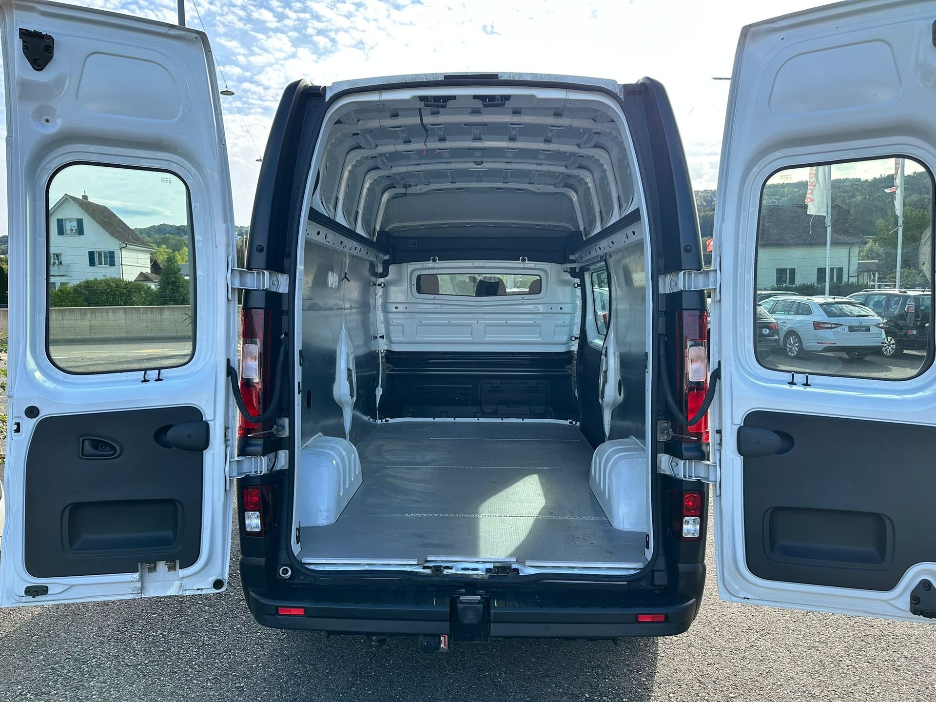 RENAULT Trafic 2.0 ENERGY dCi145 3.0t Business L2H2 * CH-Fahrzeug * Top Zustand * AHK *-image-18