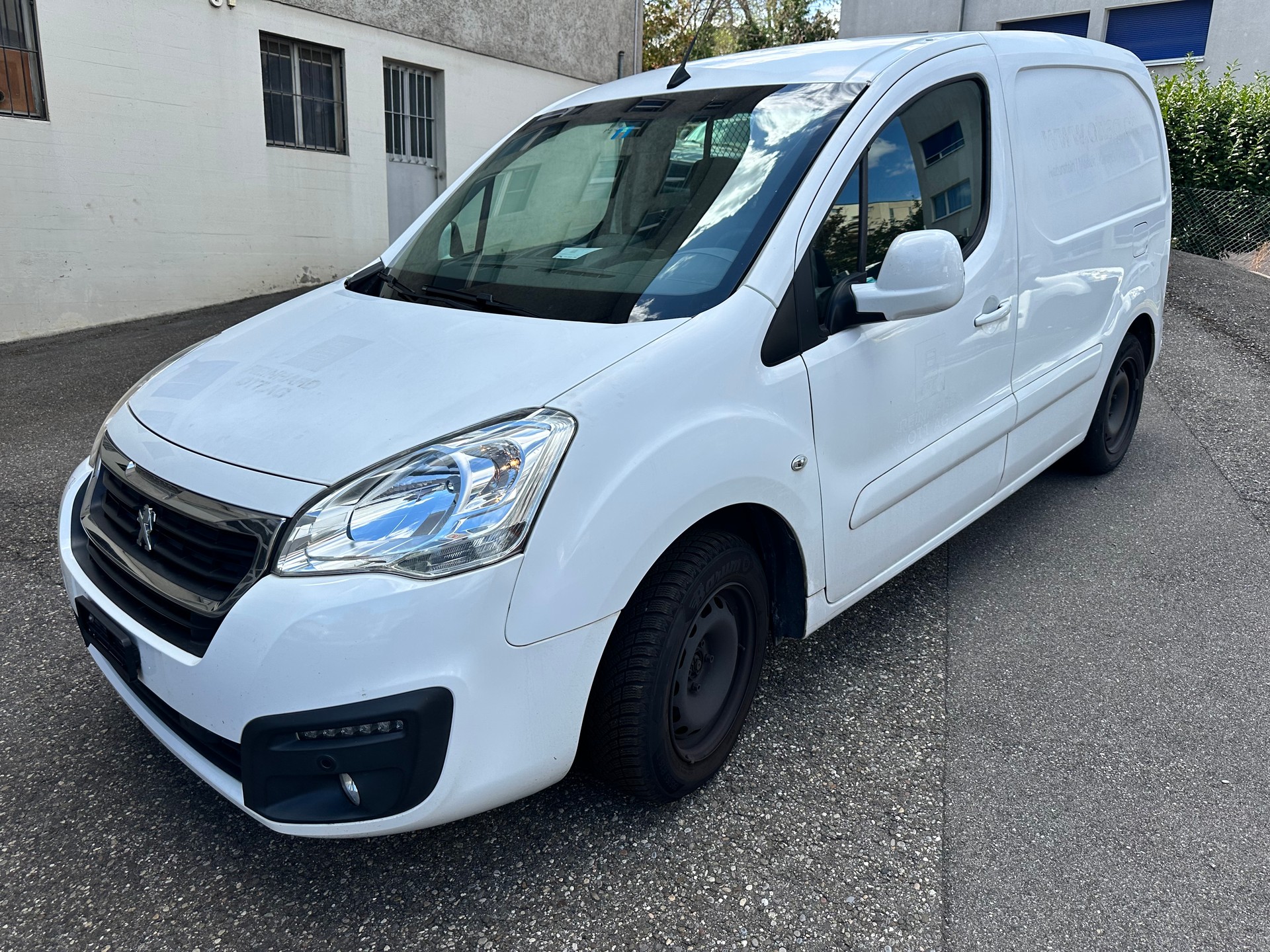 PEUGEOT Partner 1.6 BlueHDI S&S Allure-image-1