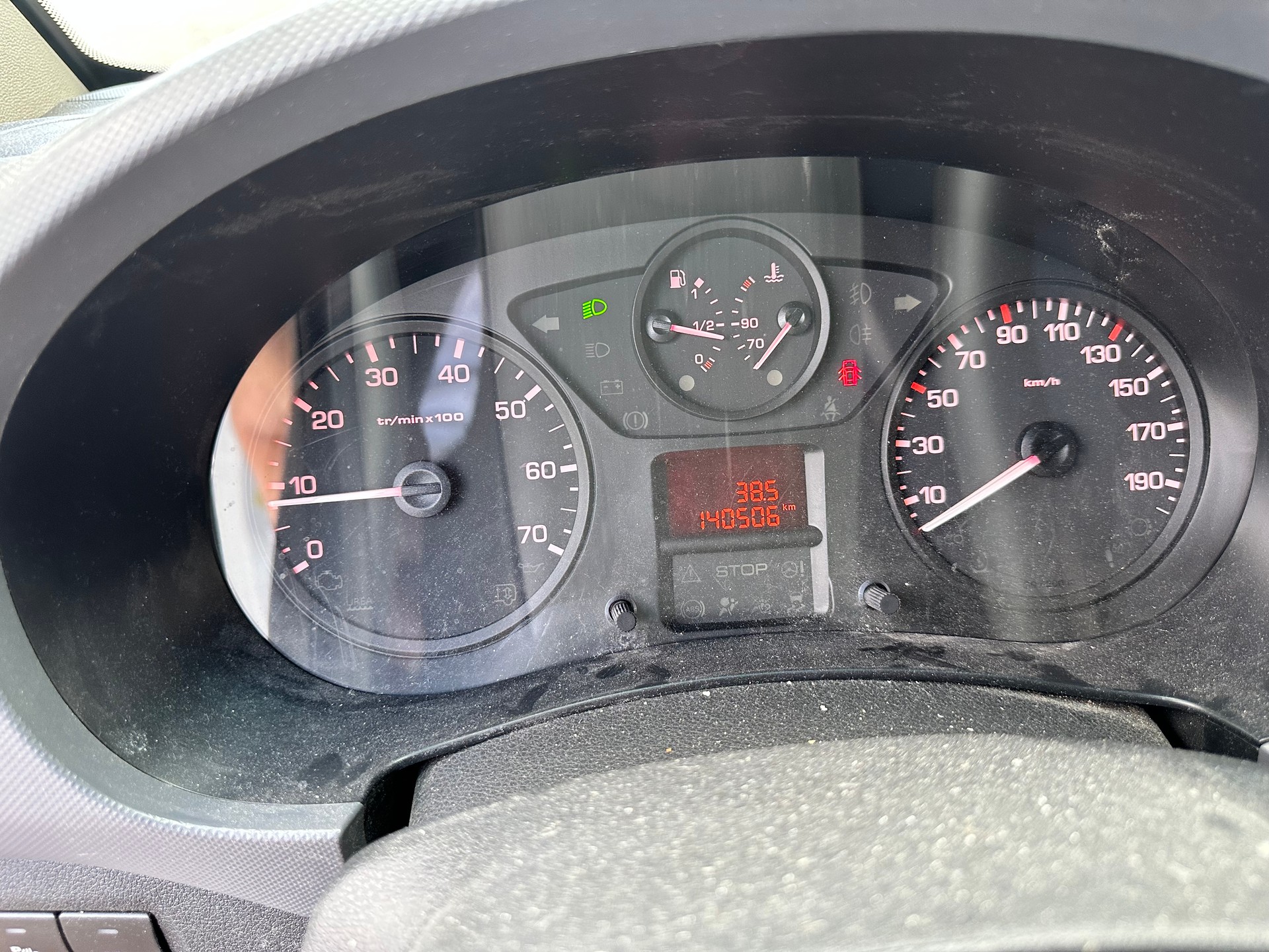 PEUGEOT Partner 1.6 BlueHDI S&S Allure-image-7