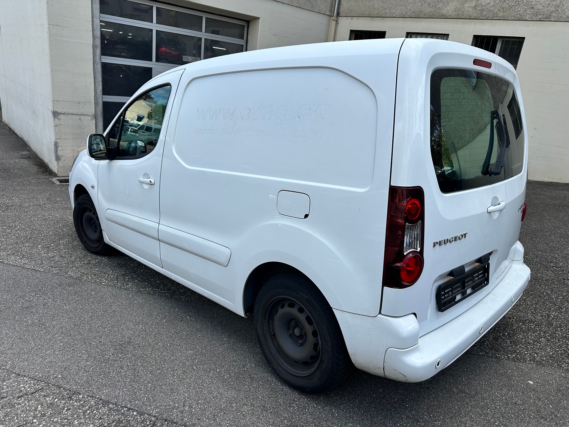 PEUGEOT Partner 1.6 BlueHDI S&S Allure-image-2