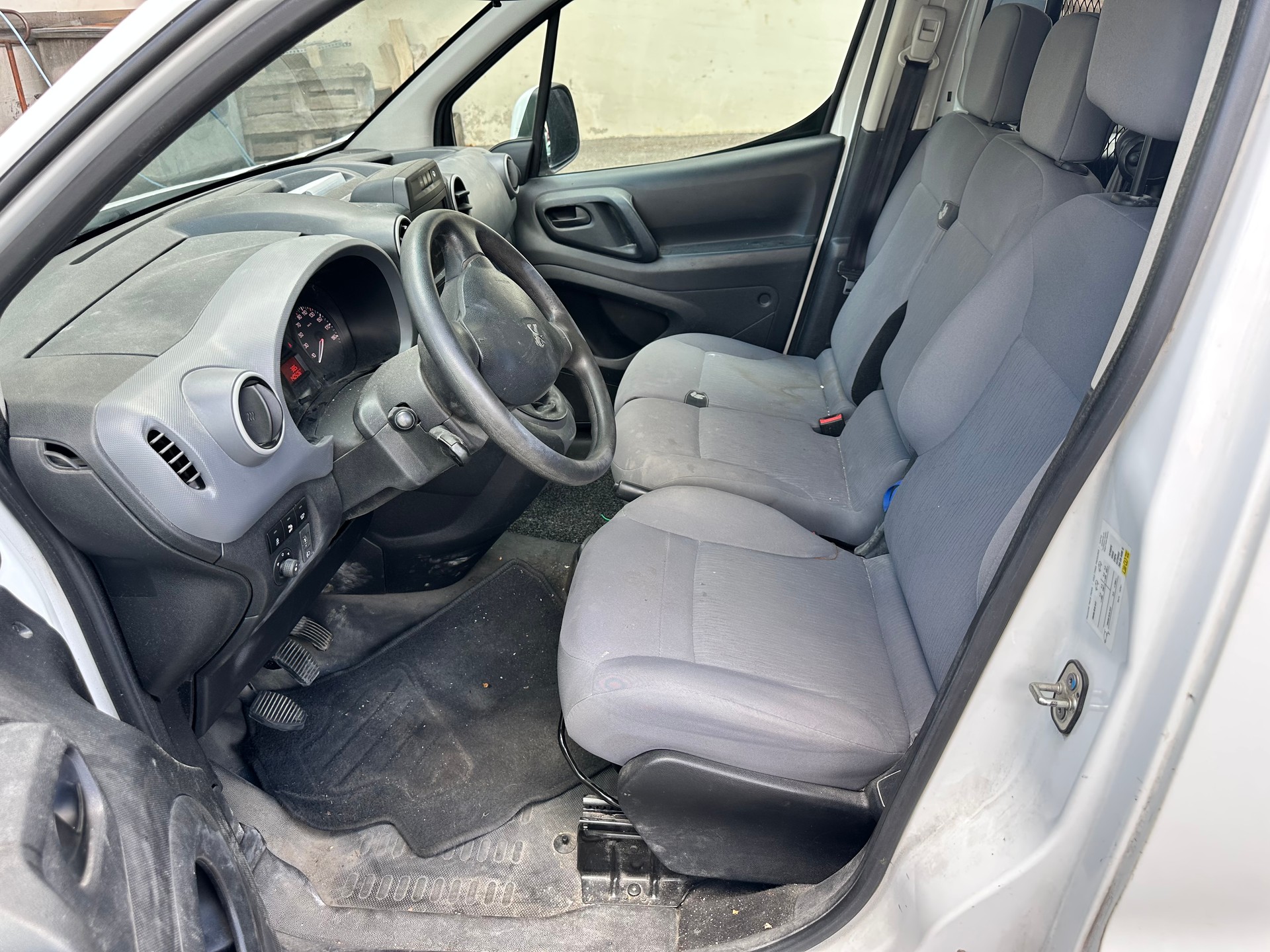 PEUGEOT Partner 1.6 BlueHDI S&S Allure-image-5