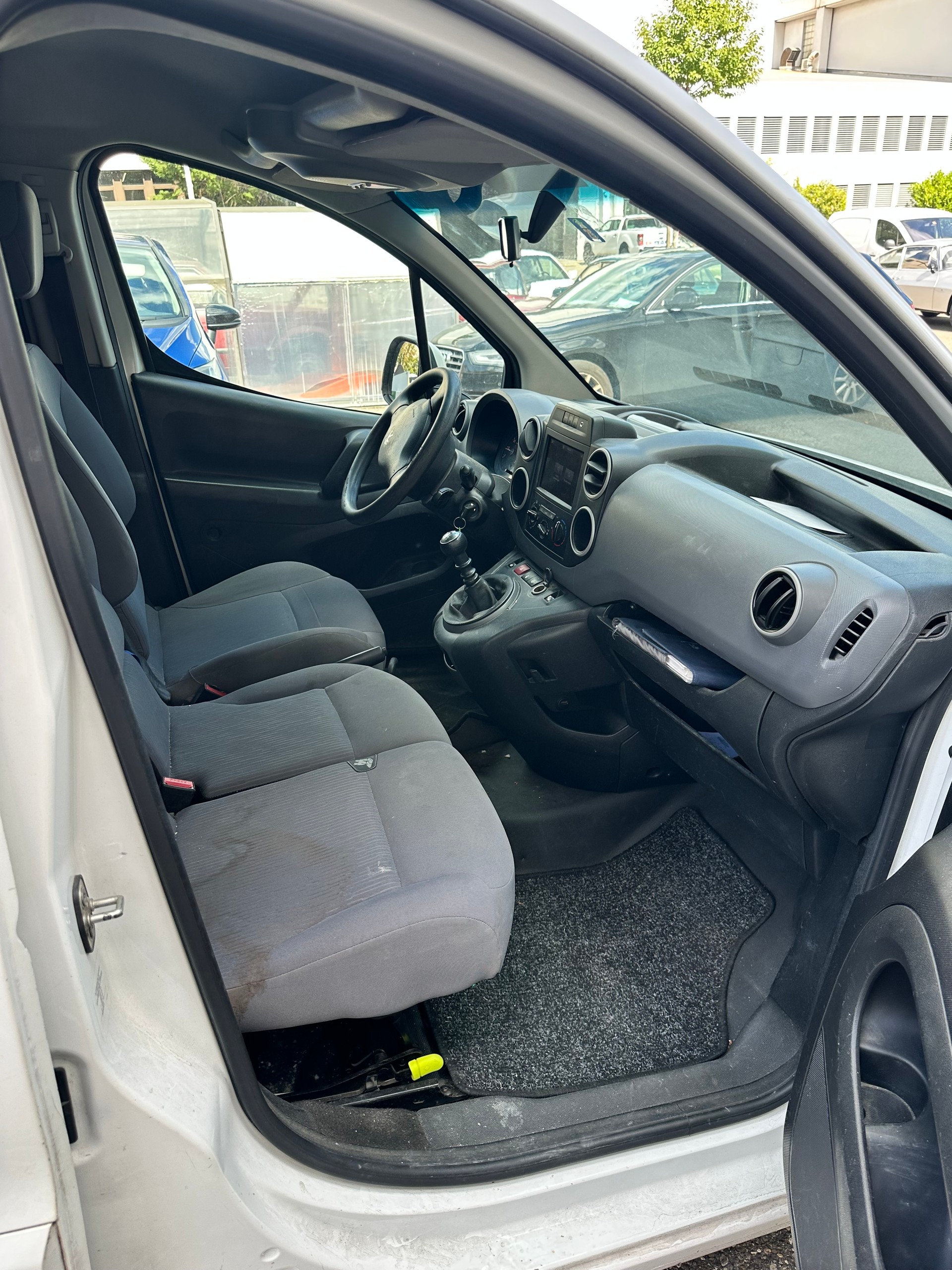 PEUGEOT Partner 1.6 BlueHDI S&S Allure-image-6