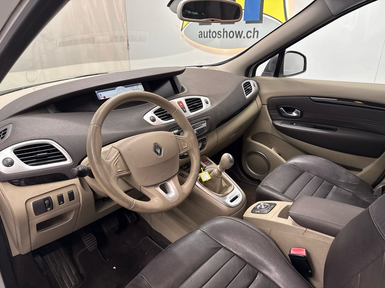 RENAULT Grand Scénic 1.4 16V Turbo Expression-image-2
