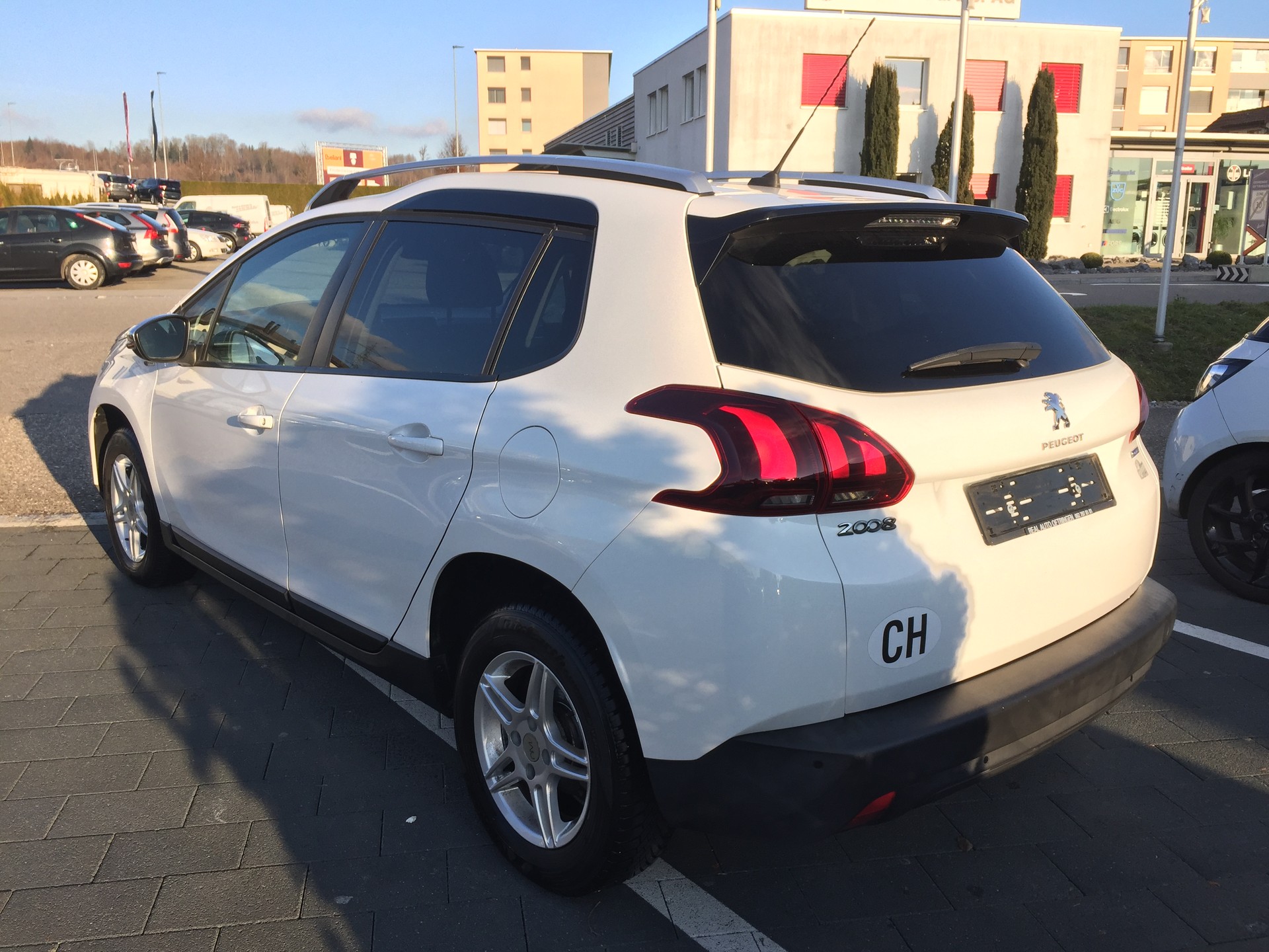 PEUGEOT 2008 1.6 VTI Allure-image-5