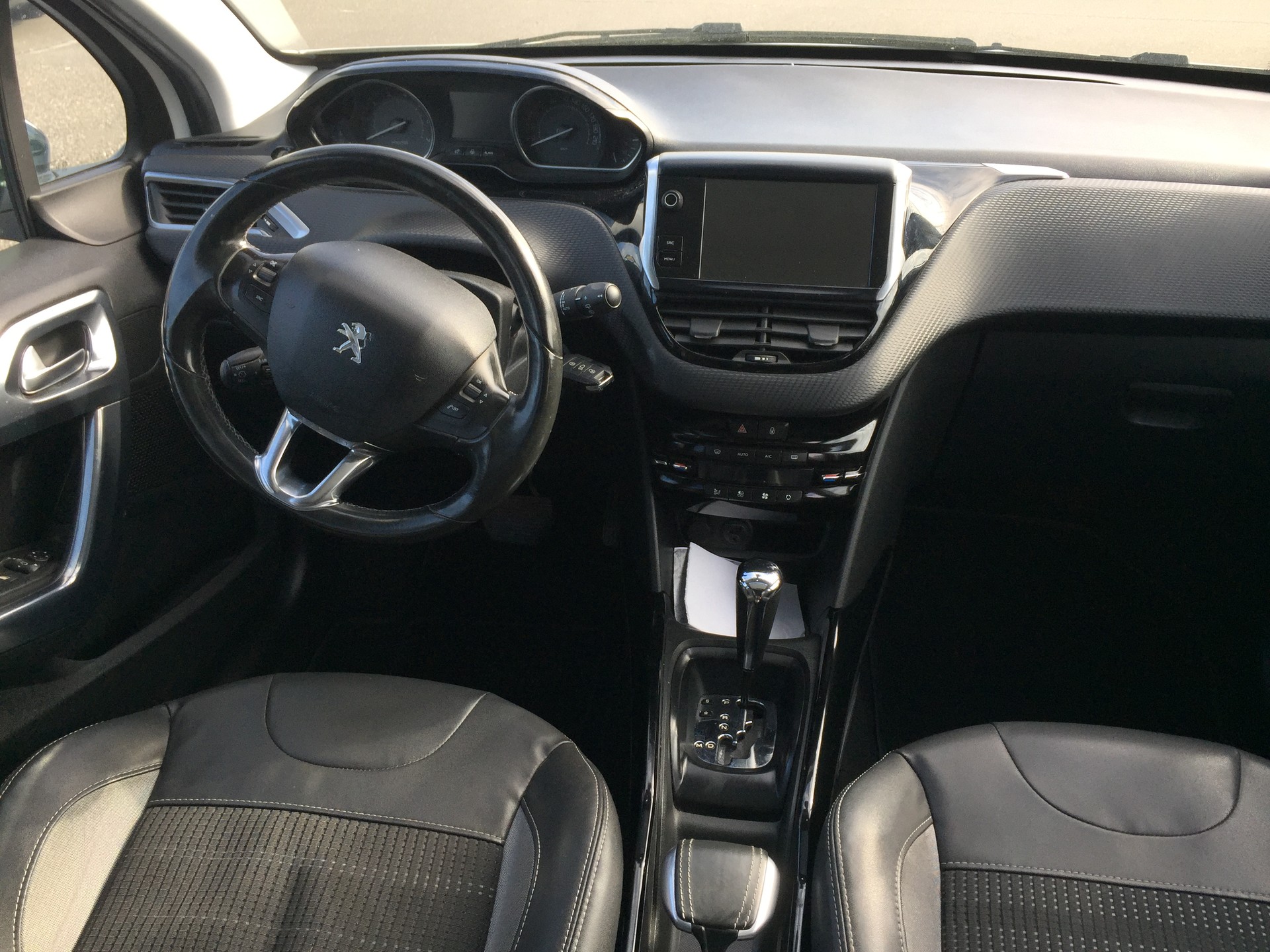 PEUGEOT 2008 1.6 VTI Allure-image-9