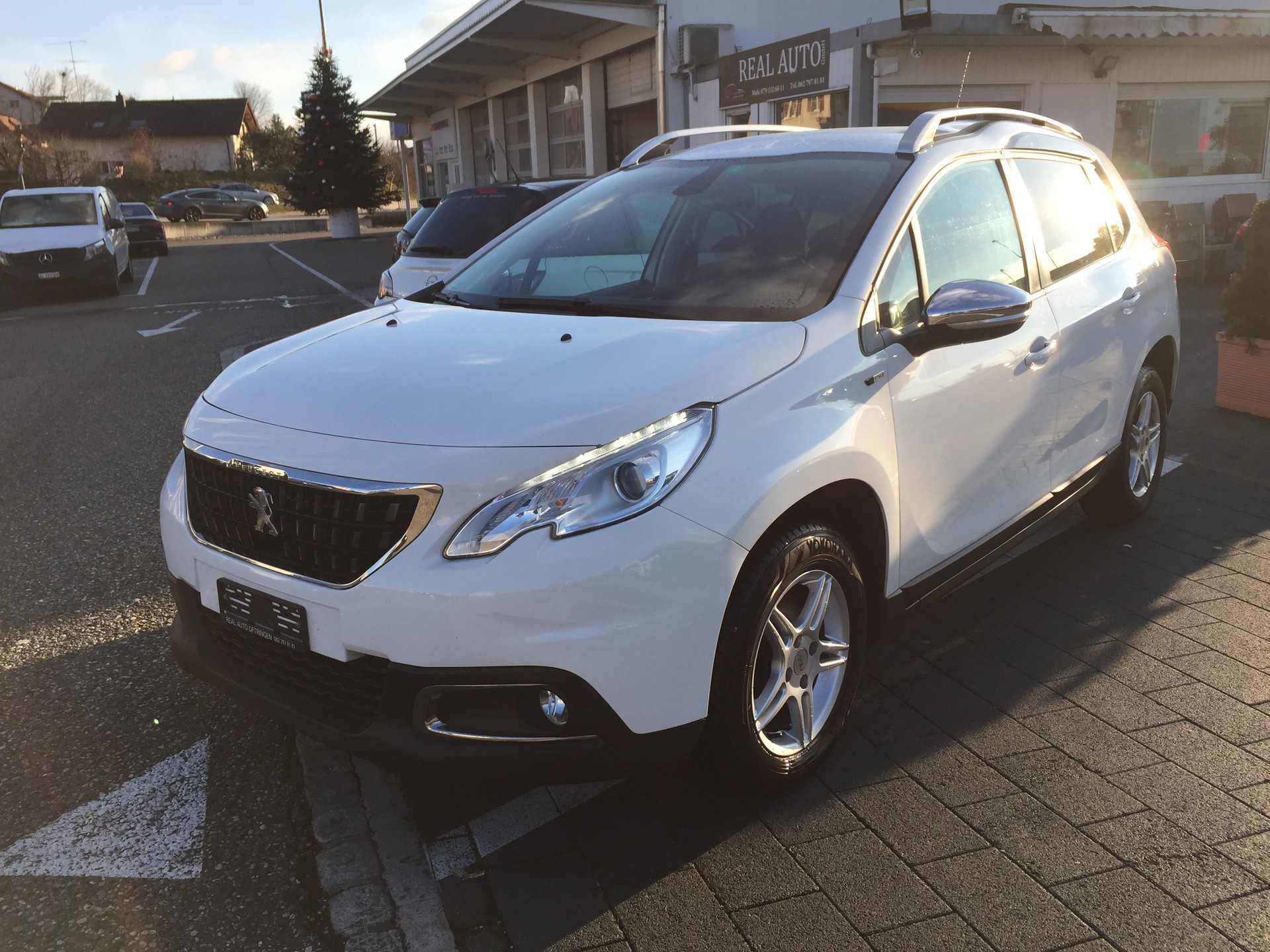 PEUGEOT 2008 1.6 VTI Allure-image-1