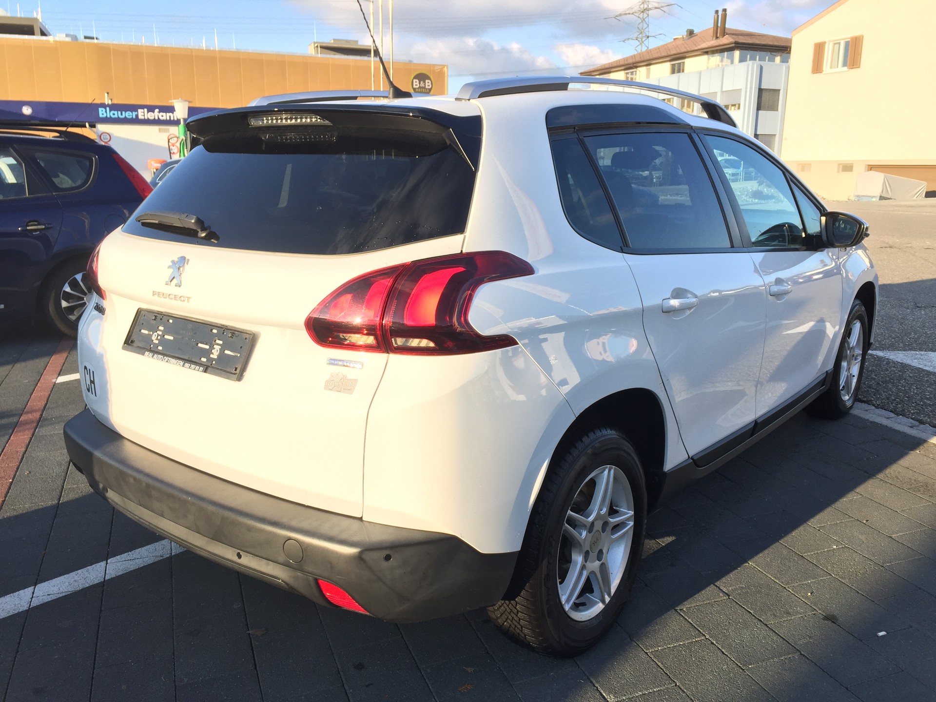 PEUGEOT 2008 1.6 VTI Allure-image-4