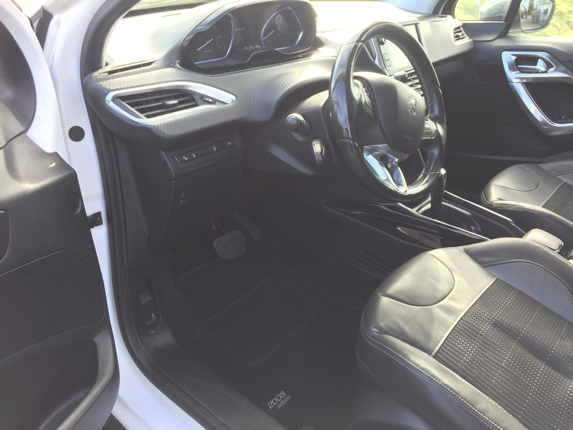 PEUGEOT 2008 1.6 VTI Allure-image-7