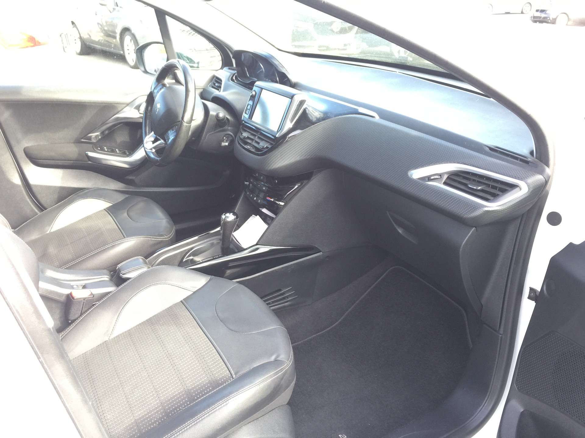 PEUGEOT 2008 1.6 VTI Allure-image-10