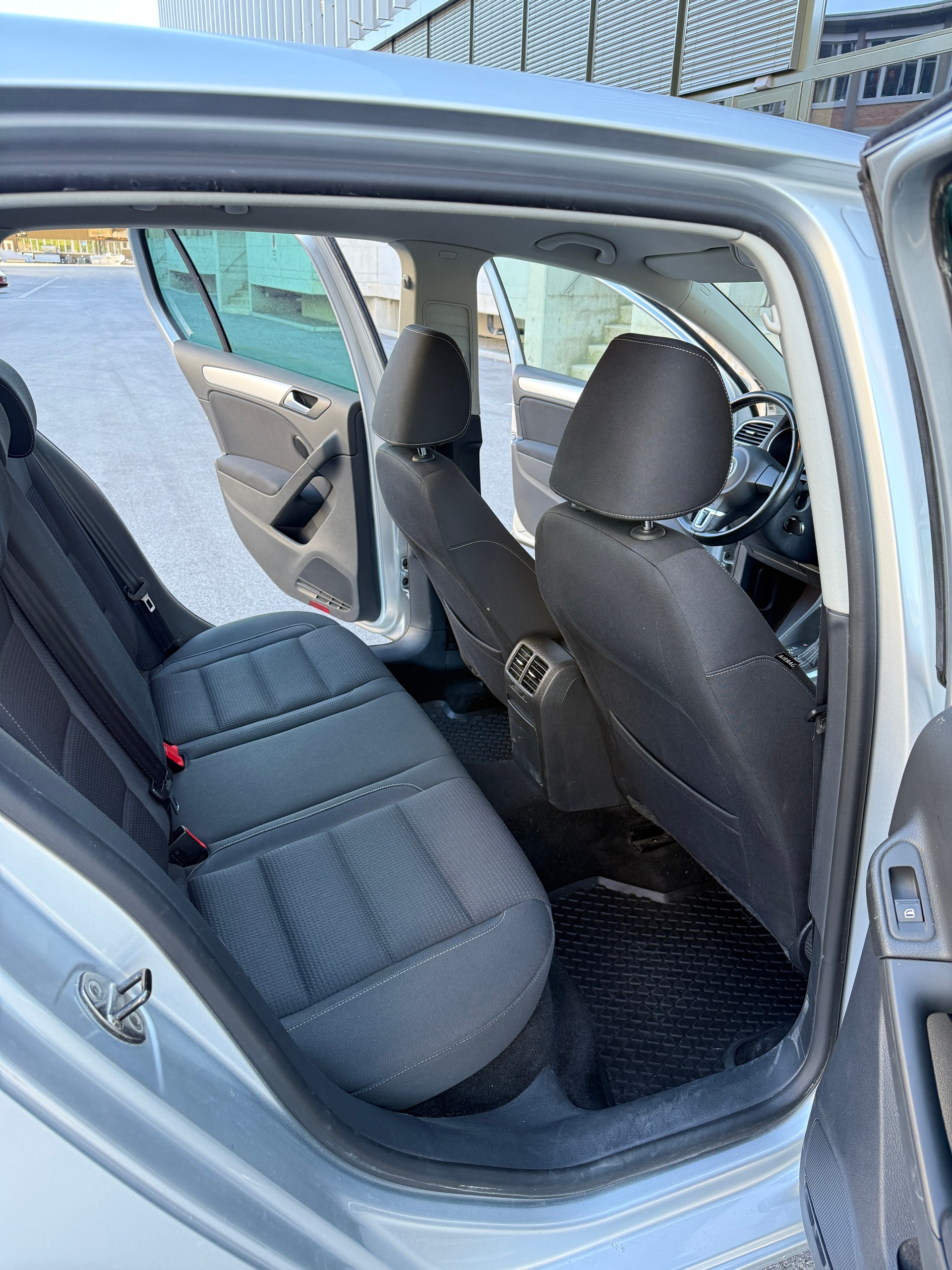 VW Golf 6 1.6 TDI Comfortline DSG-image-14