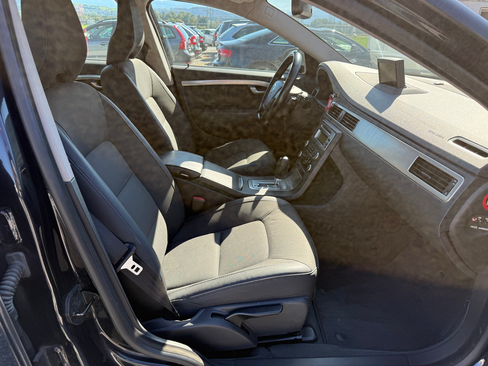 VOLVO V70 D5 AWD Momentum Geartronic-image-6
