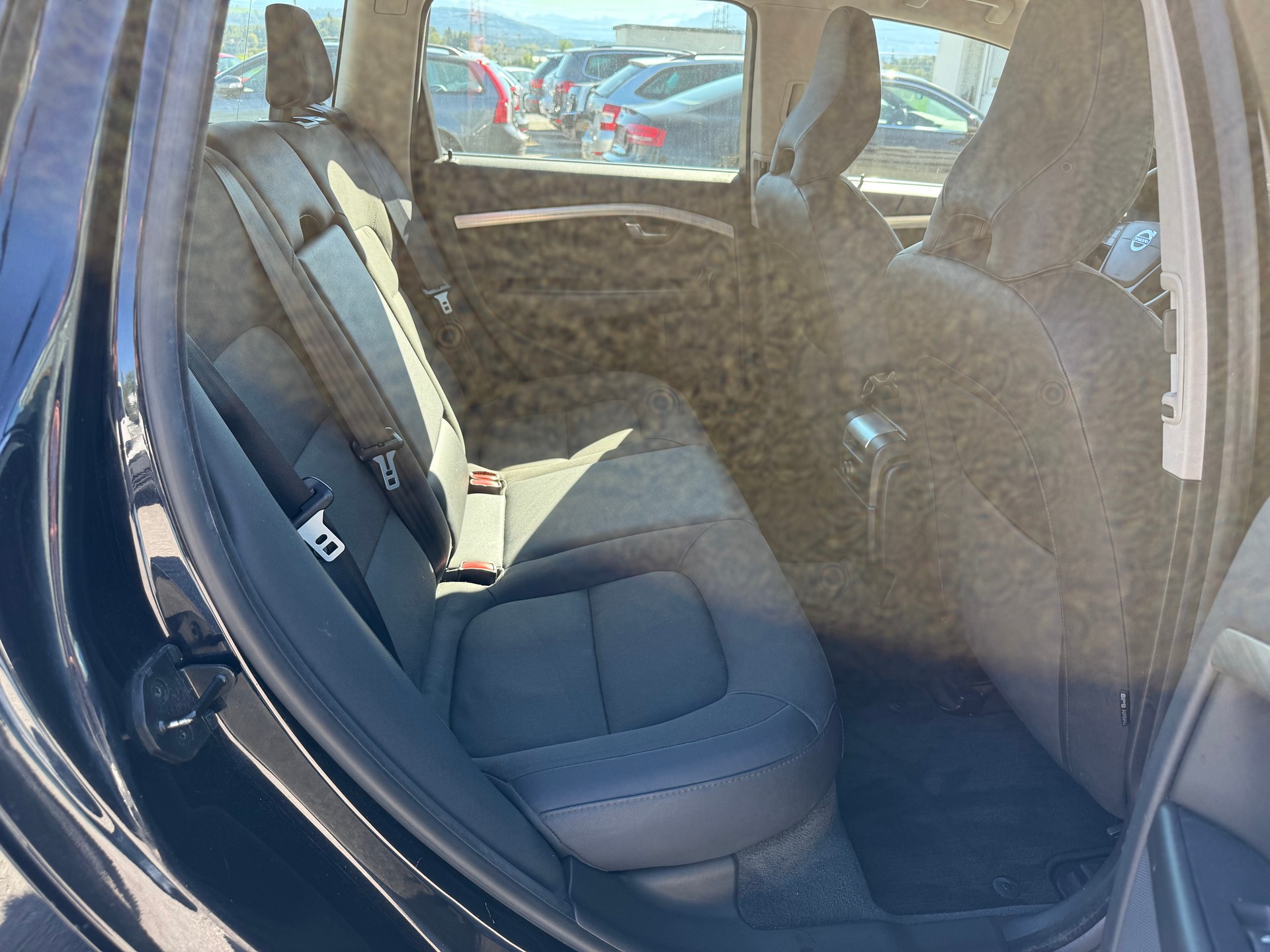 VOLVO V70 D5 AWD Momentum Geartronic-image-7