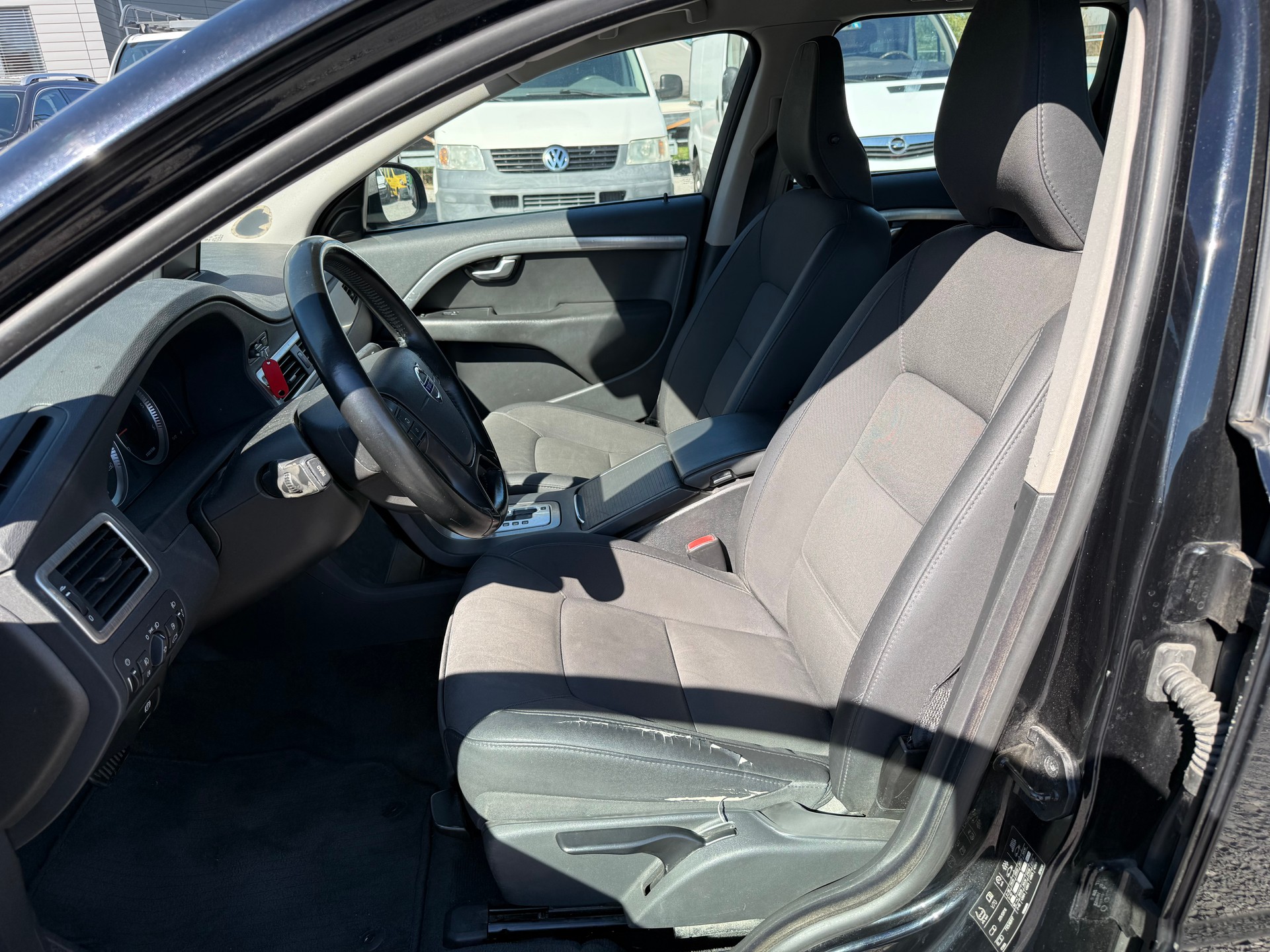 VOLVO V70 D5 AWD Momentum Geartronic-image-10