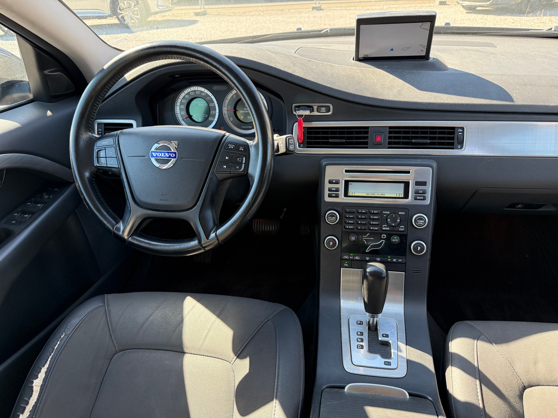 VOLVO V70 D5 AWD Momentum Geartronic-image-8
