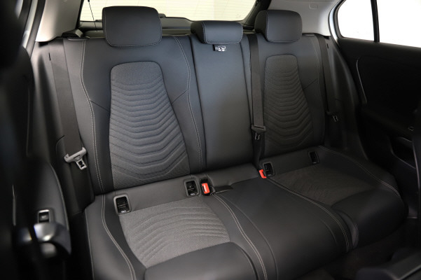 MERCEDES-BENZ A 180-image-10