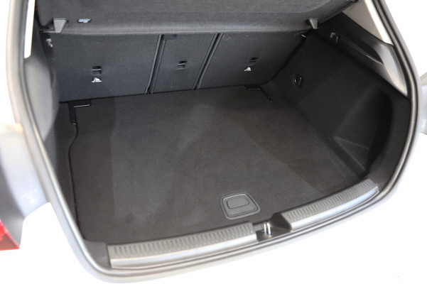 MERCEDES-BENZ A 180-image-11