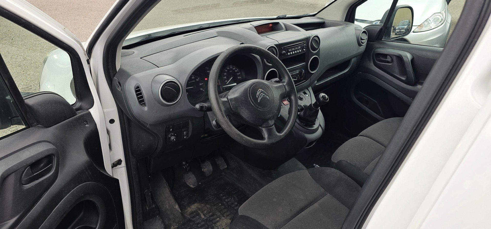 CITROEN Berlingo 1.6 VTi 98 Business-image-4