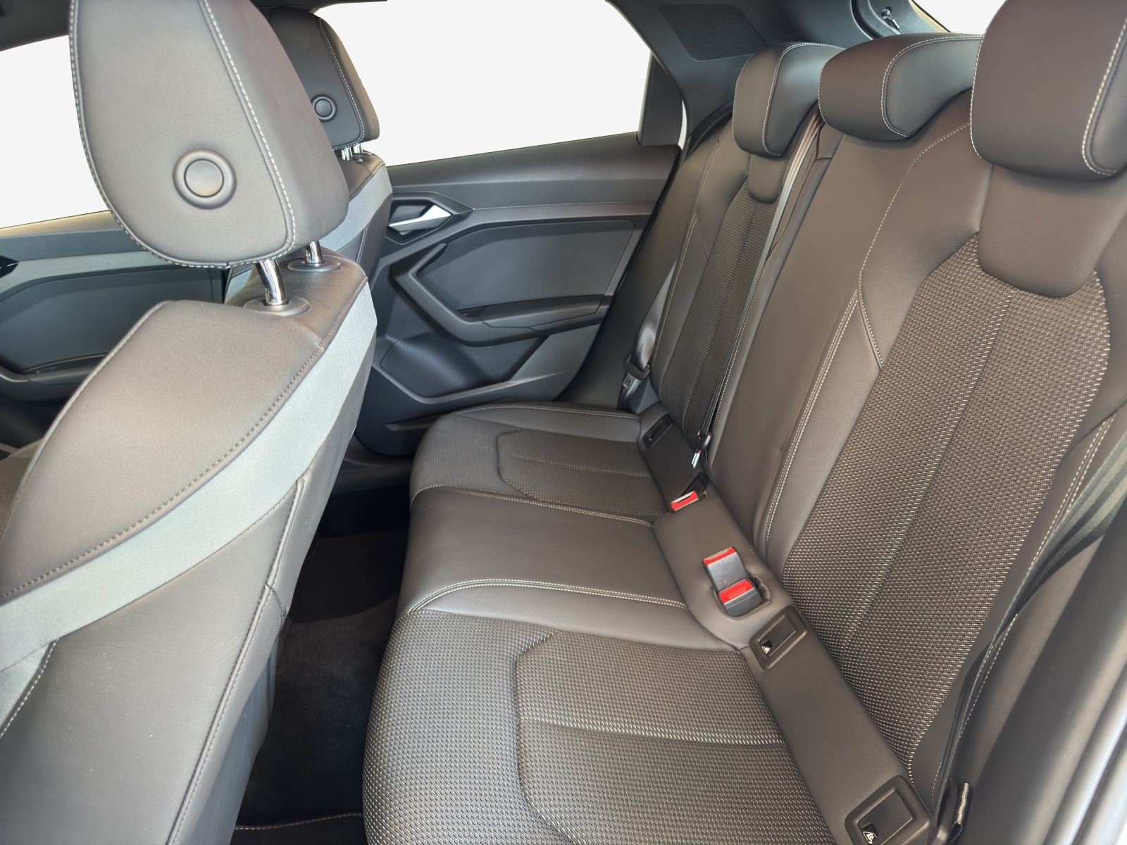 AUDI A1 Sportback 30 TFSI S Line Attraction S-tronic-image-11