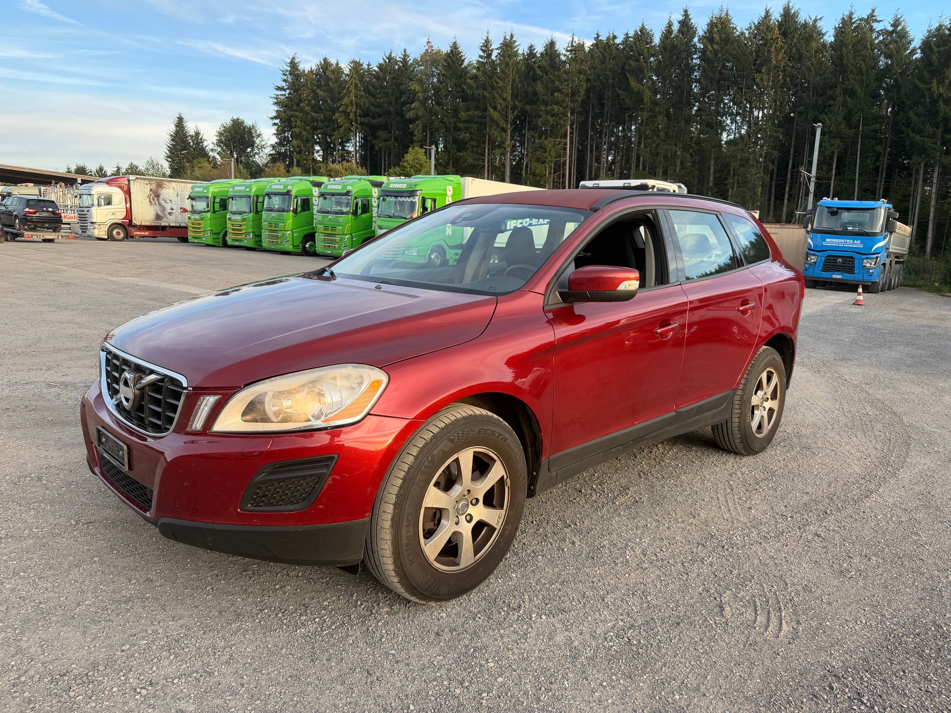 VOLVO XC60 D5 AWD Momentum-image-1