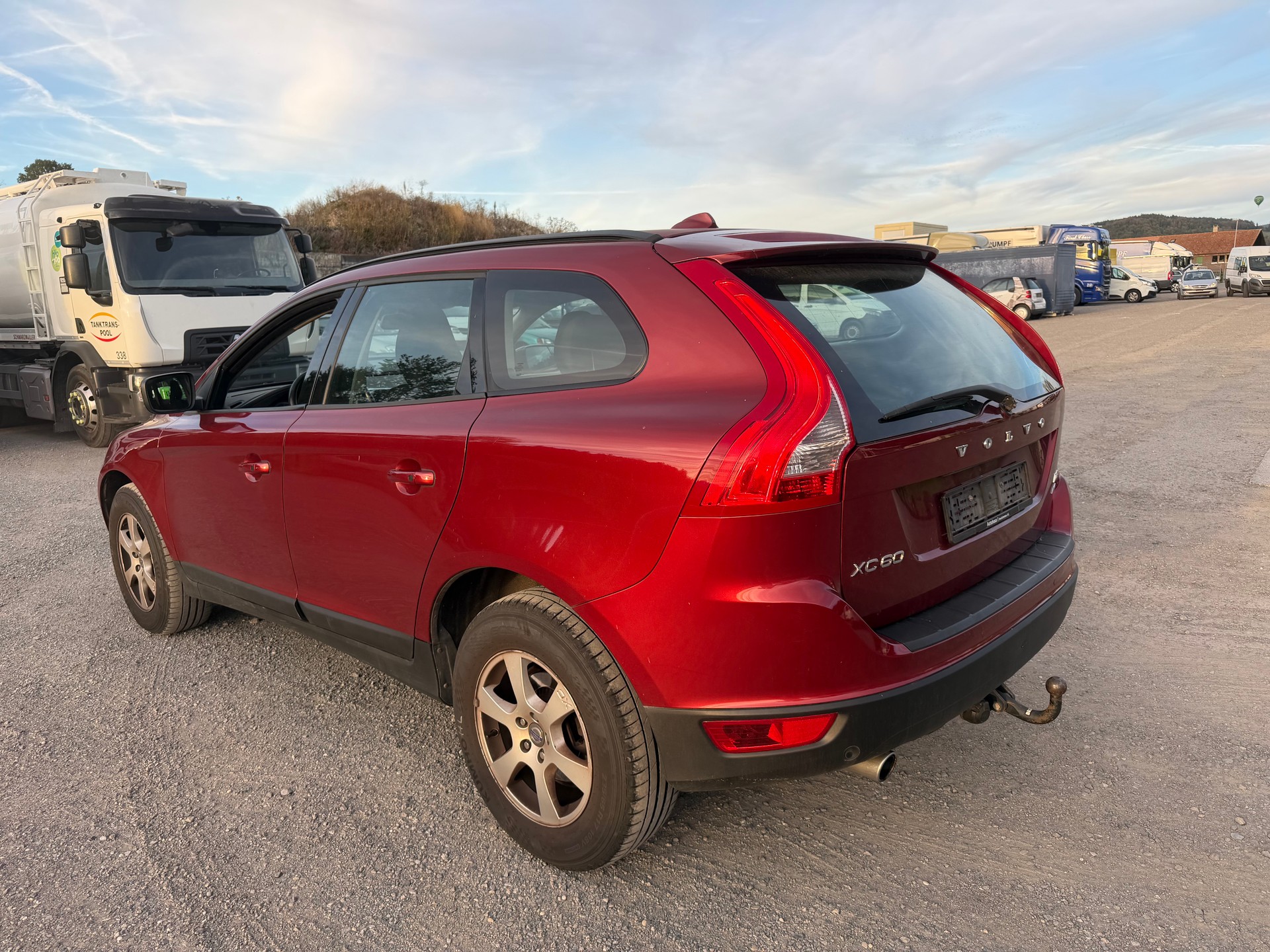 VOLVO XC60 D5 AWD Momentum-image-4