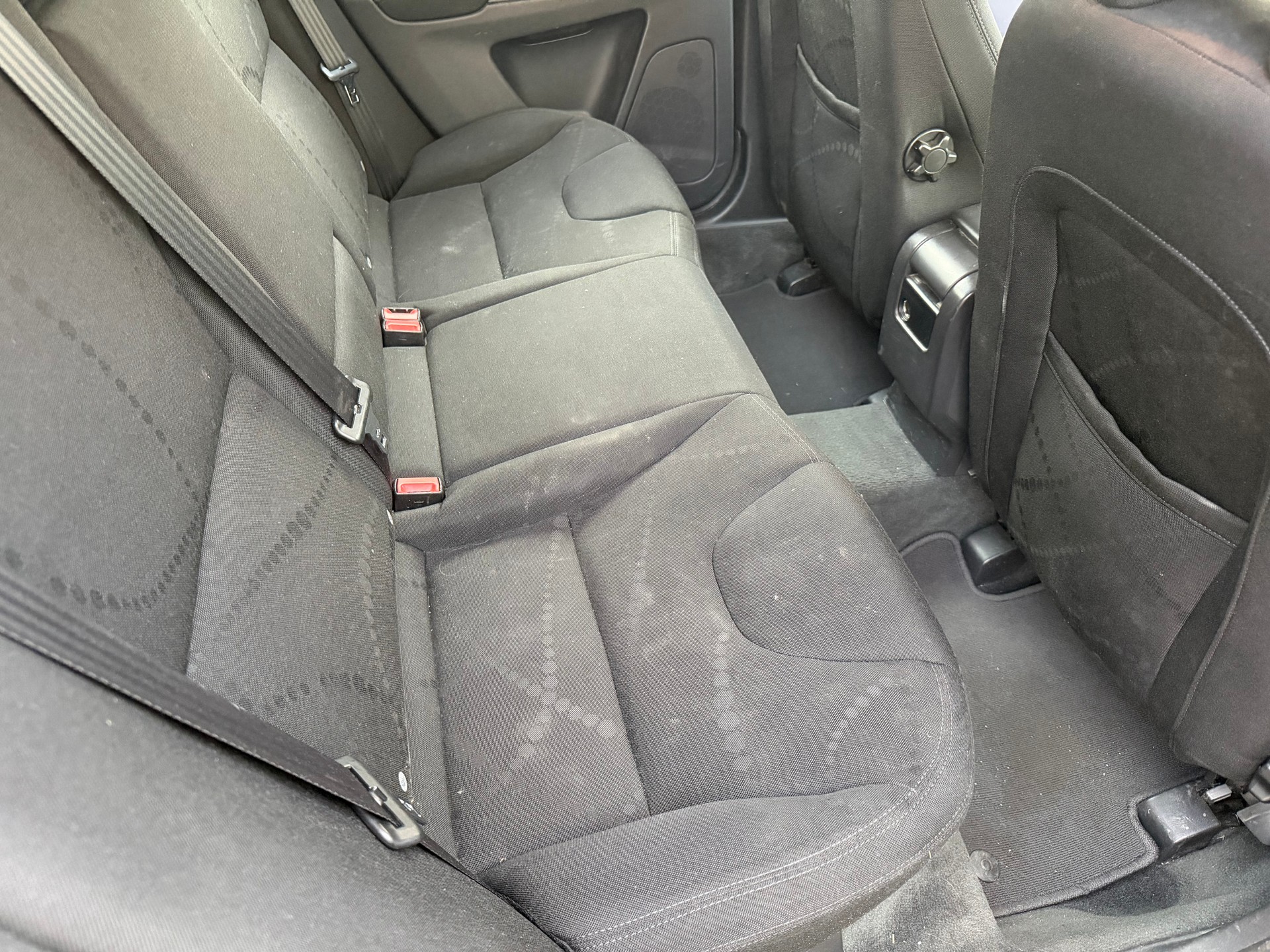 VOLVO XC60 D5 AWD Momentum-image-6
