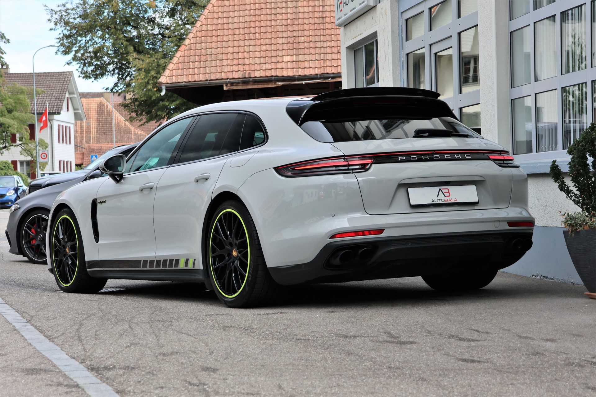 PORSCHE Panamera 4 E-Hybrid Sport Turismo PDK Kreide (CH) *Approved bis 2/2028*-image-2