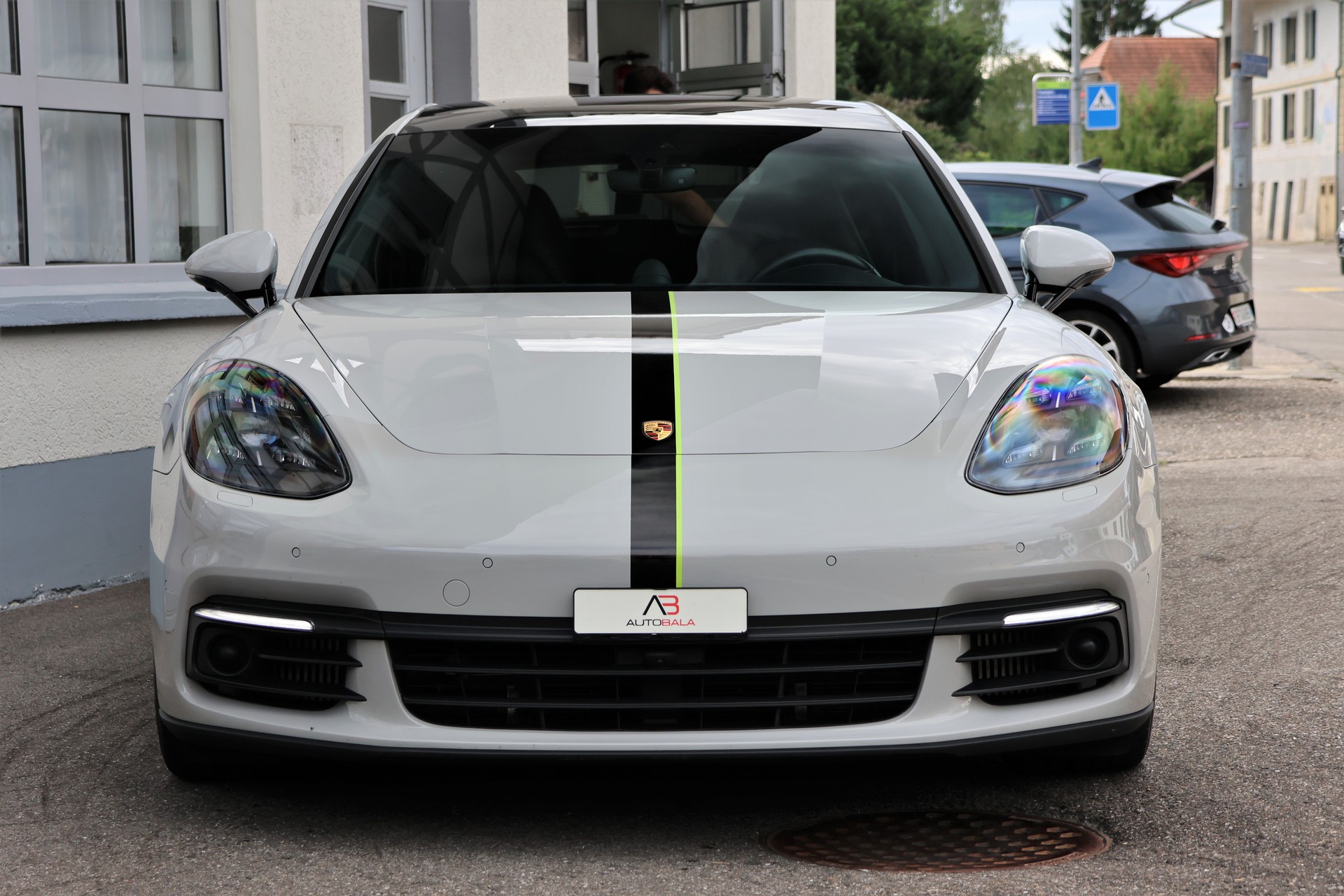 PORSCHE Panamera 4 E-Hybrid Sport Turismo PDK Kreide (CH) *Approved bis 2/2028*-image-1
