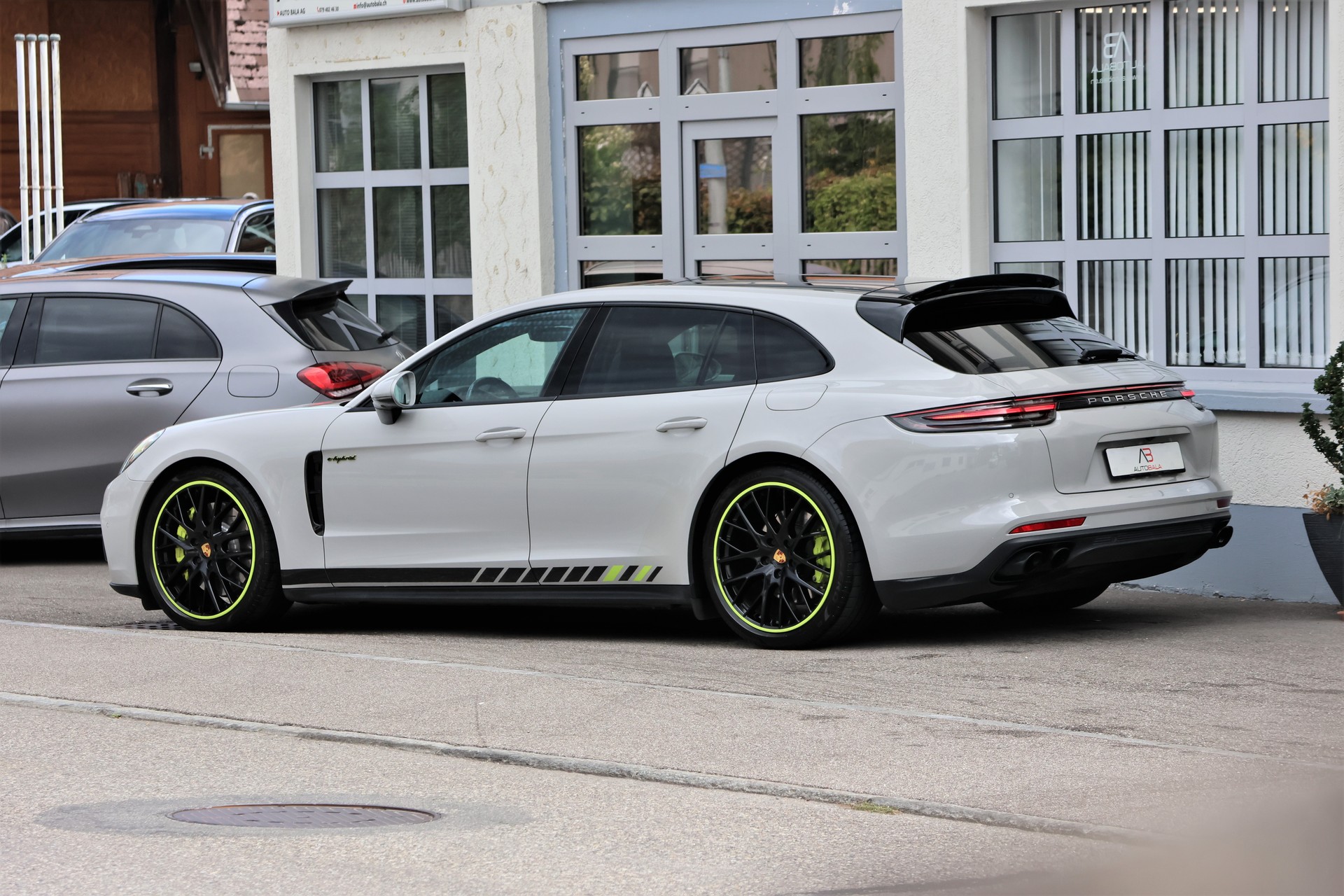PORSCHE Panamera 4 E-Hybrid Sport Turismo PDK Kreide (CH) *Approved bis 2/2028*-image-4