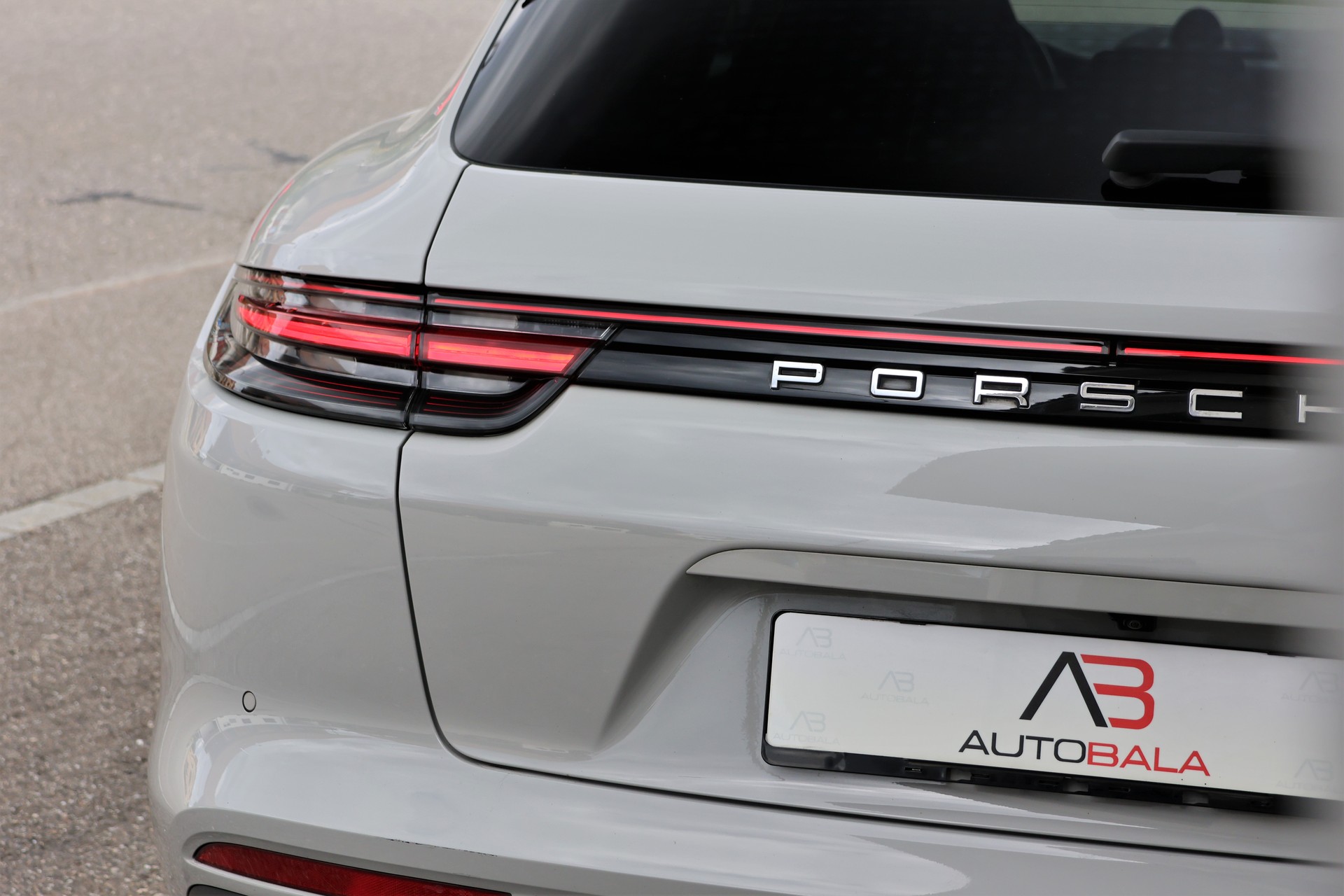 PORSCHE Panamera 4 E-Hybrid Sport Turismo PDK Kreide (CH) *Approved bis 2/2028*-image-5