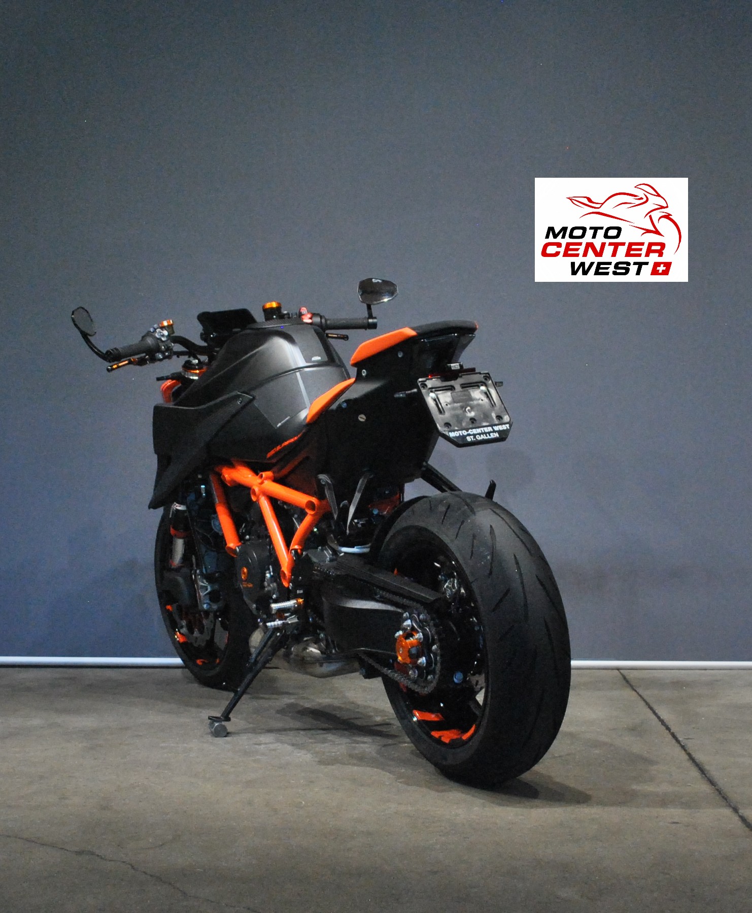 KTM 1290 Super Duke R-showroom-element-3