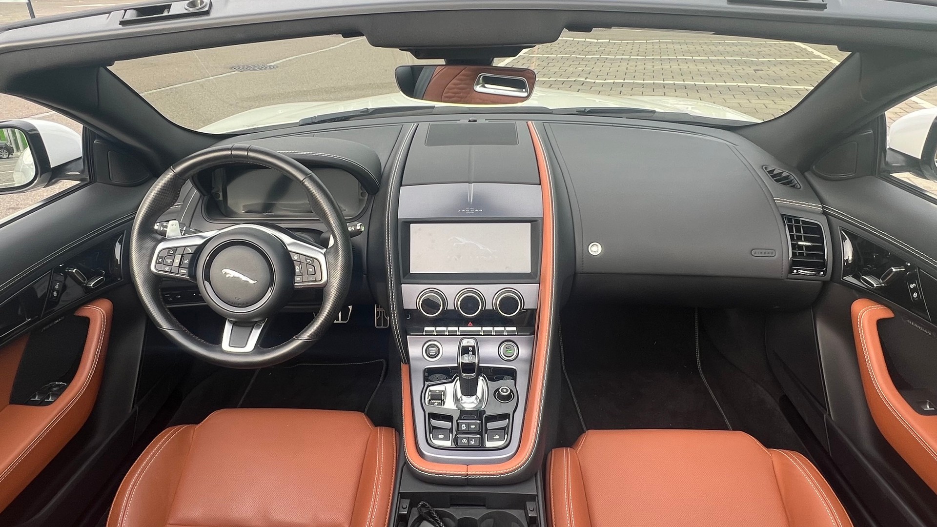 JAGUAR 5.0 V8 R-Dynamic-image-4