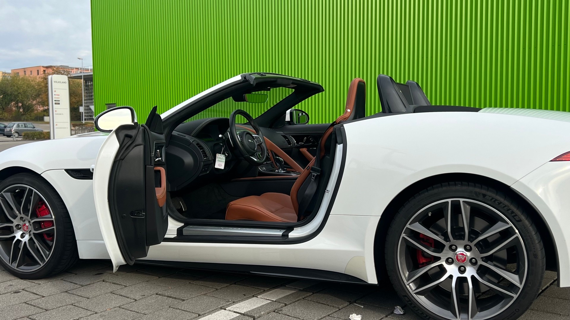 JAGUAR 5.0 V8 R-Dynamic-image-2