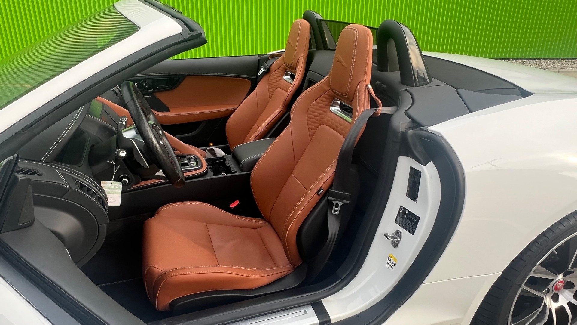 JAGUAR 5.0 V8 R-Dynamic-image-3