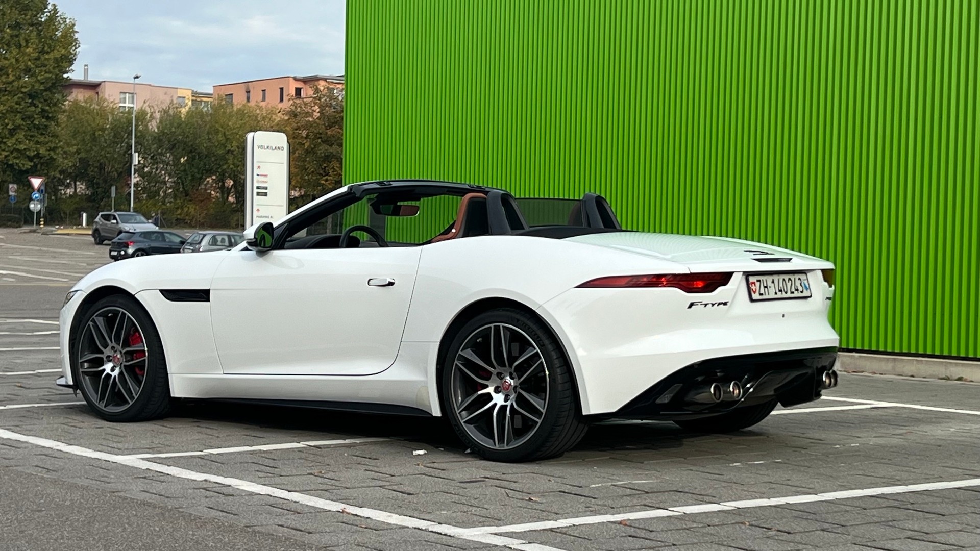 JAGUAR 5.0 V8 R-Dynamic-image-1