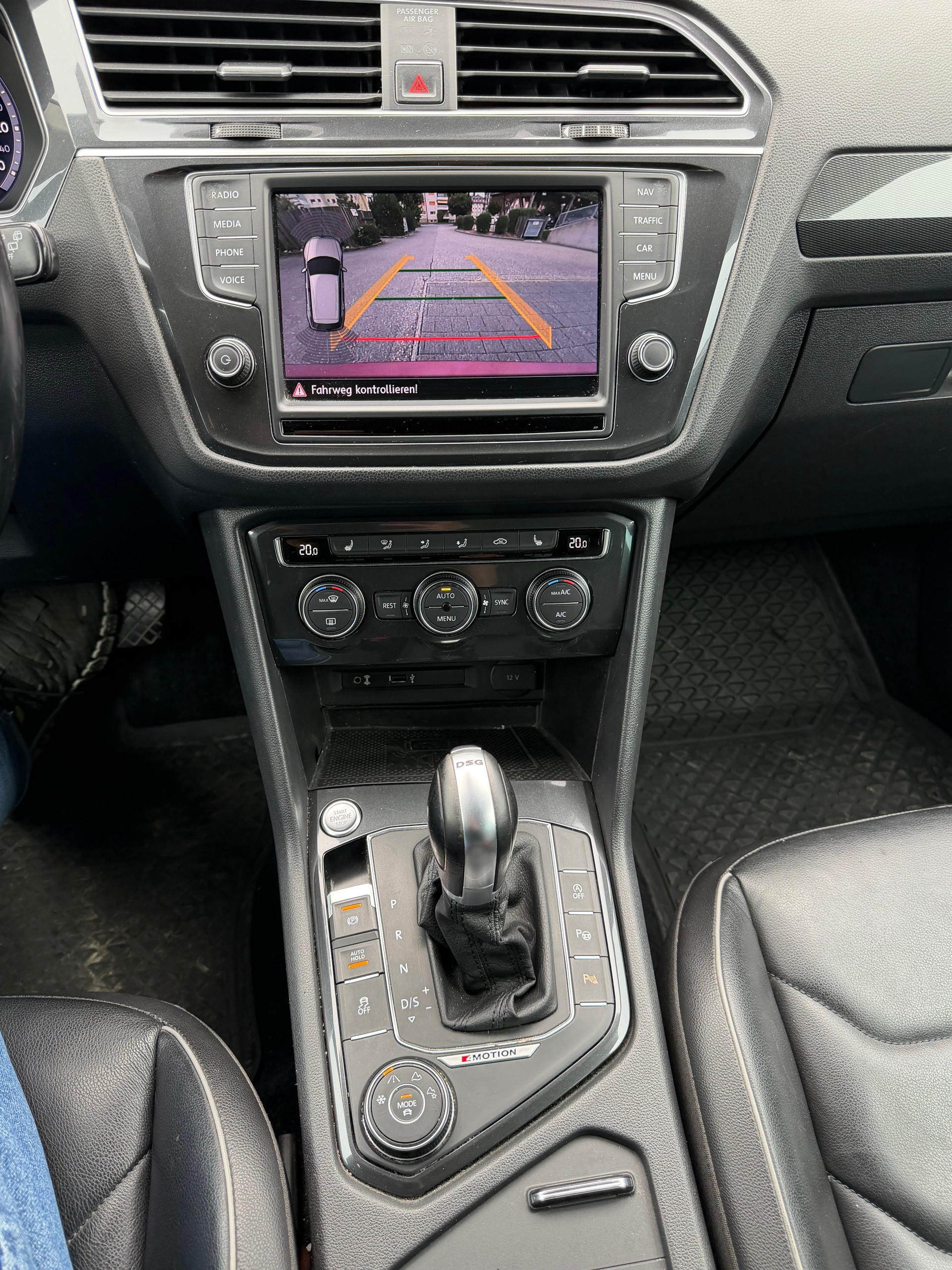 VW Tiguan 2.0 TDI SCR Highline 4Motion DSG-image-11
