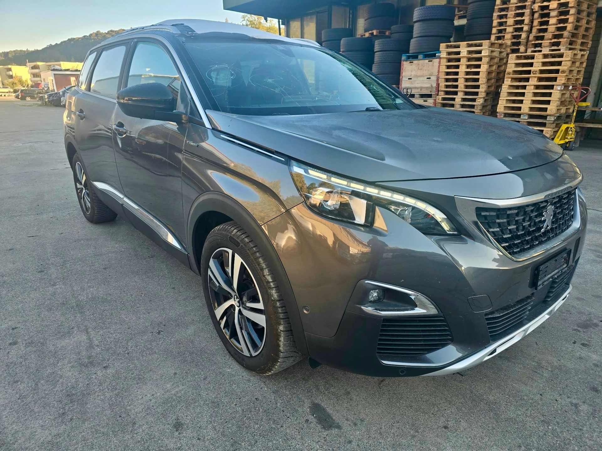 PEUGEOT 5008 1.6Pure Tech GT Line EAT8-image-1