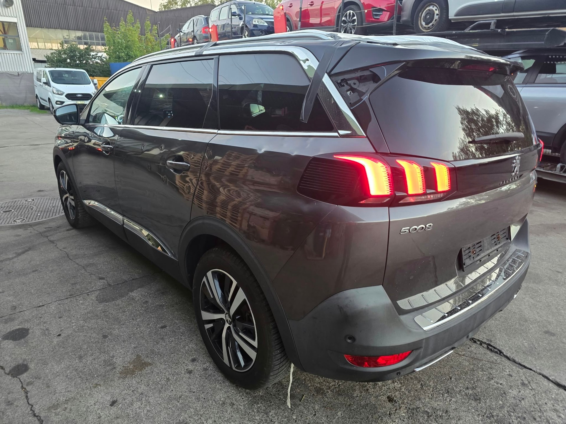 PEUGEOT 5008 1.6Pure Tech GT Line EAT8-image-2