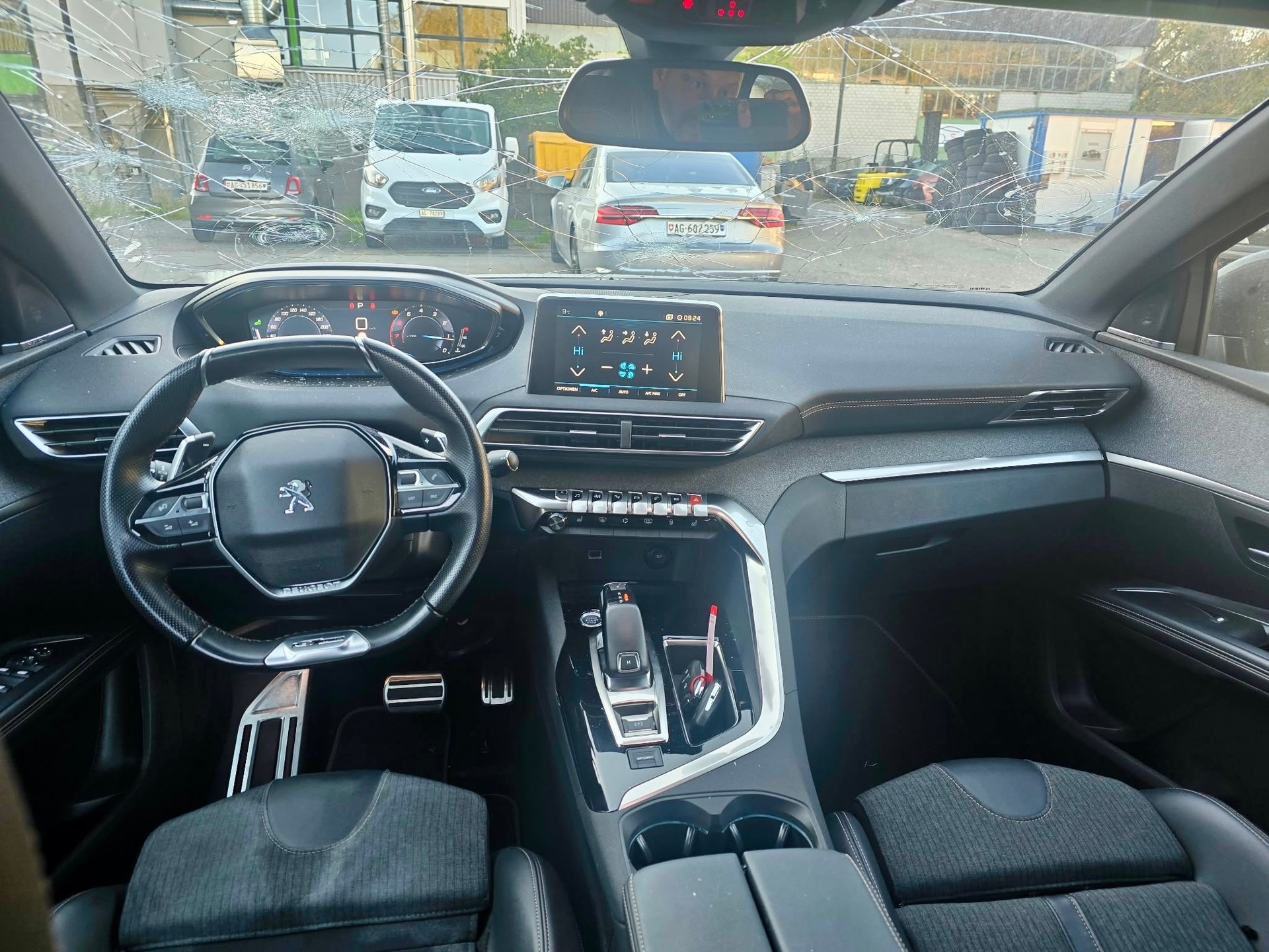PEUGEOT 5008 1.6Pure Tech GT Line EAT8-image-8