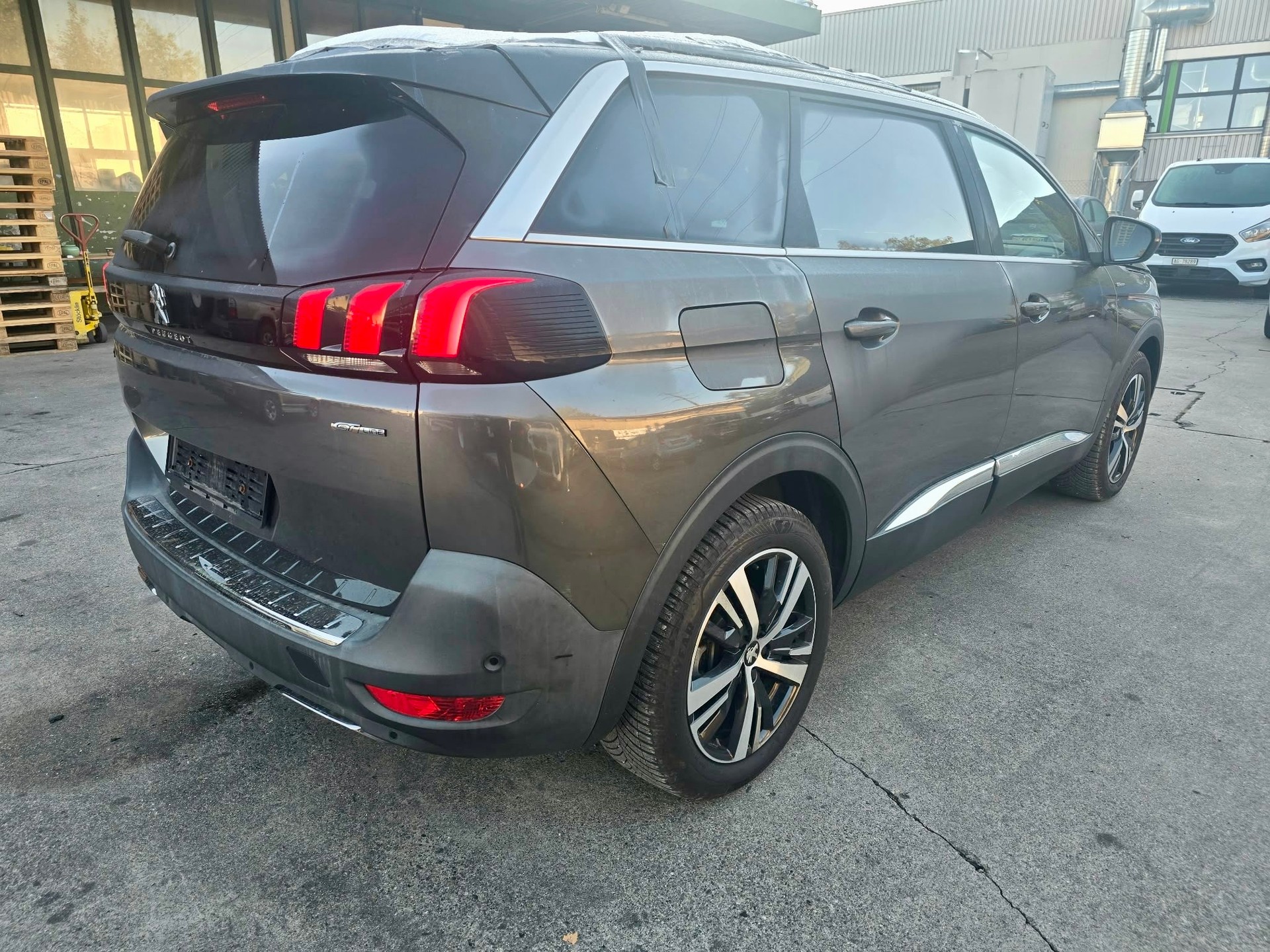 PEUGEOT 5008 1.6Pure Tech GT Line EAT8-image-5