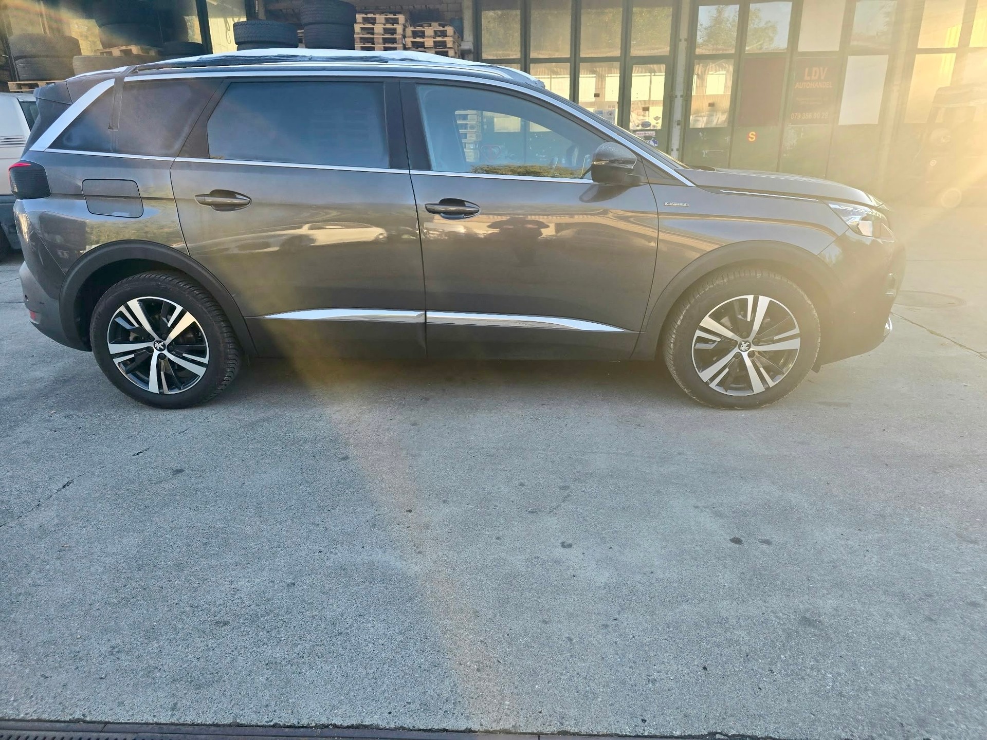 PEUGEOT 5008 1.6Pure Tech GT Line EAT8-image-3