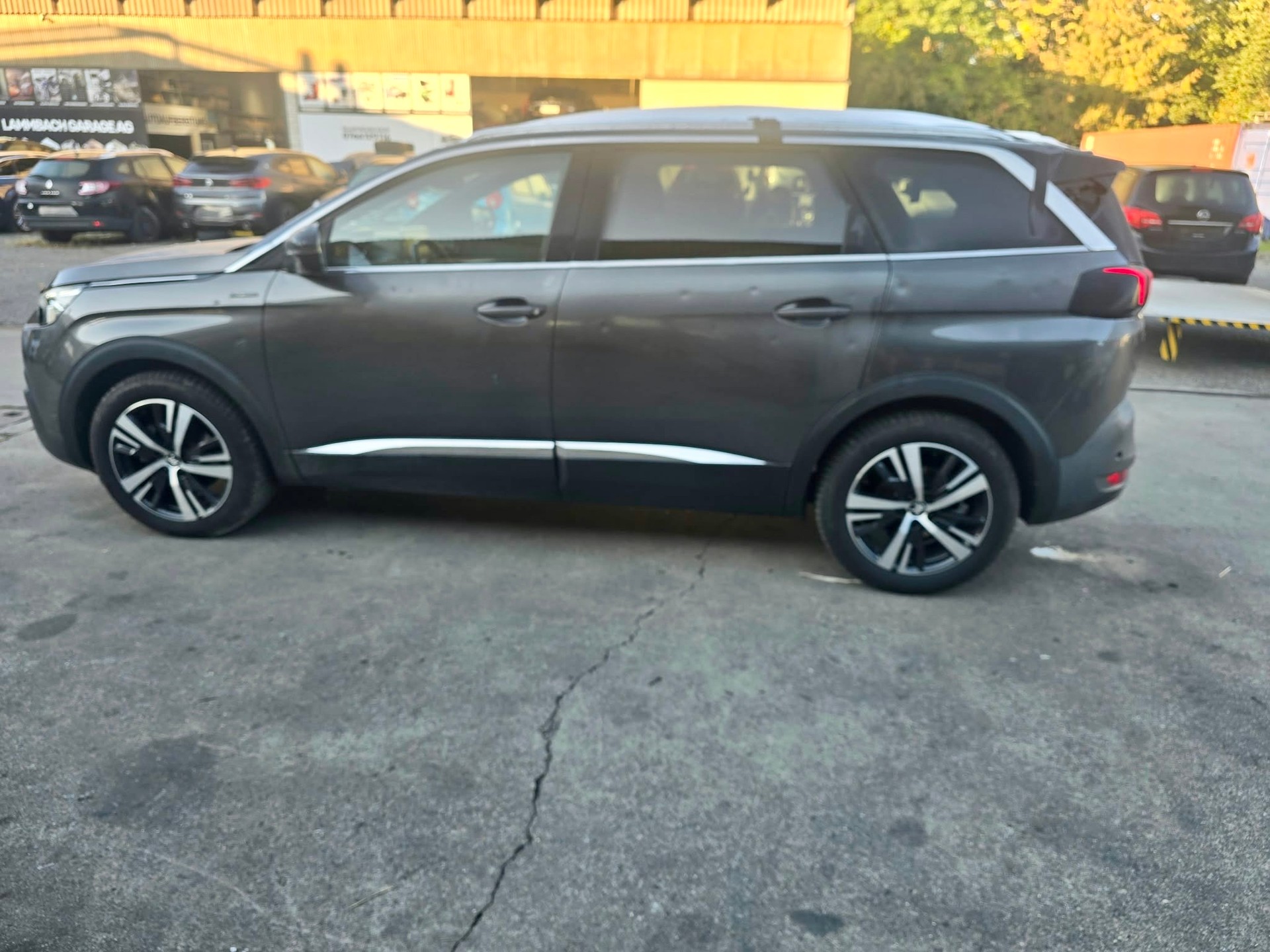 PEUGEOT 5008 1.6Pure Tech GT Line EAT8-image-2