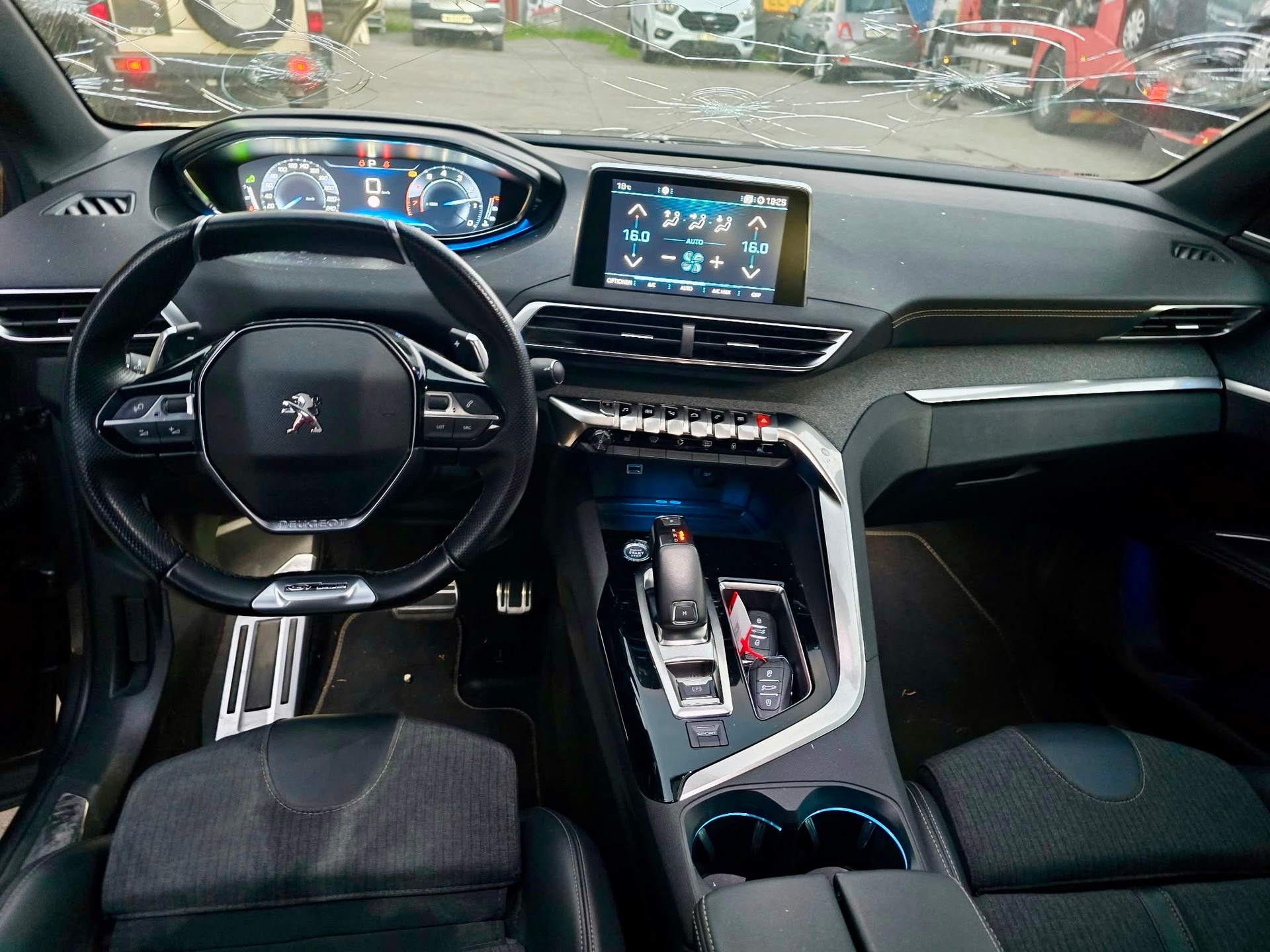 PEUGEOT 5008 1.6Pure Tech GT Line EAT8-image-9