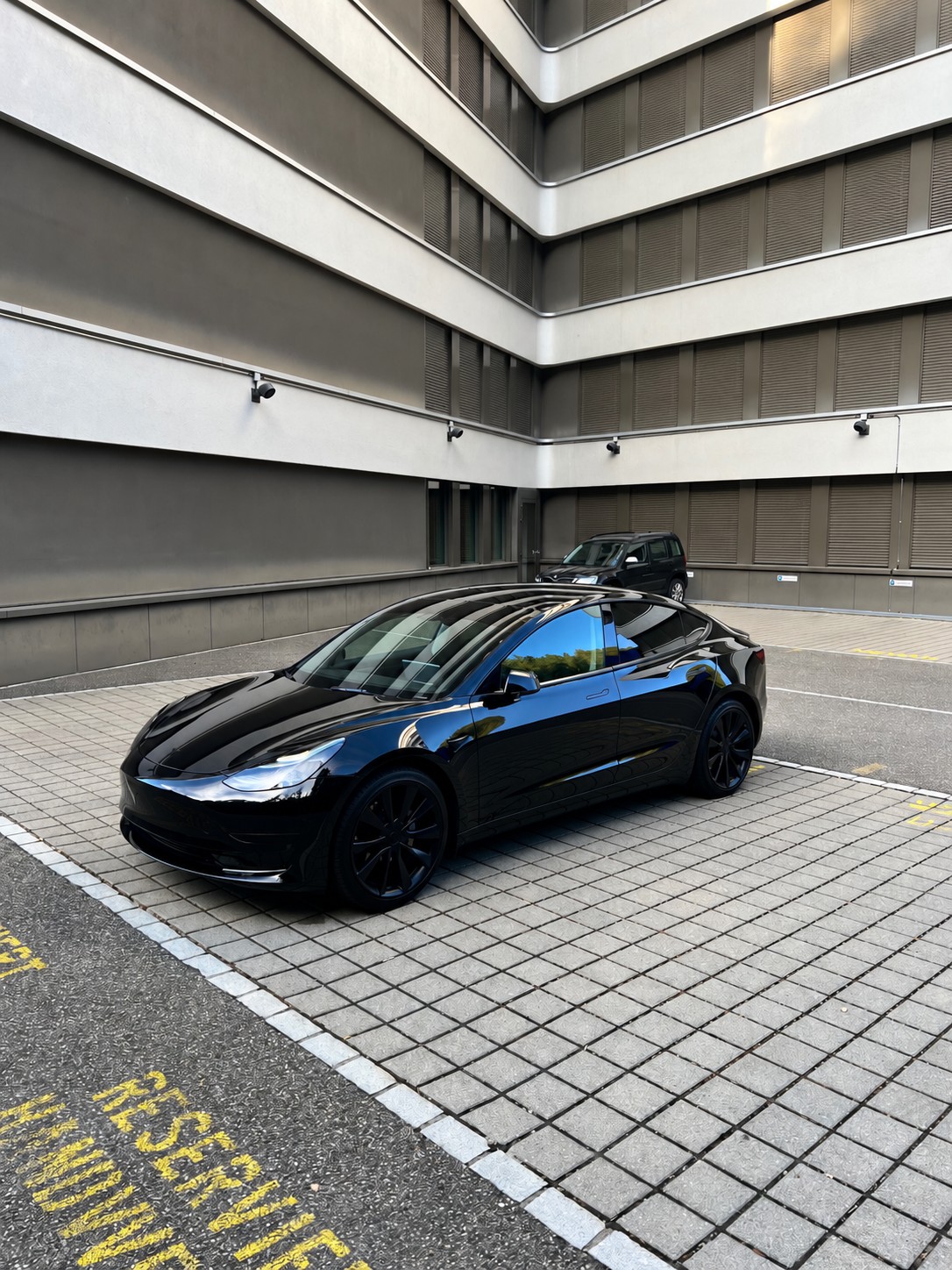 TESLA SR+ RWD MY2023-image-2