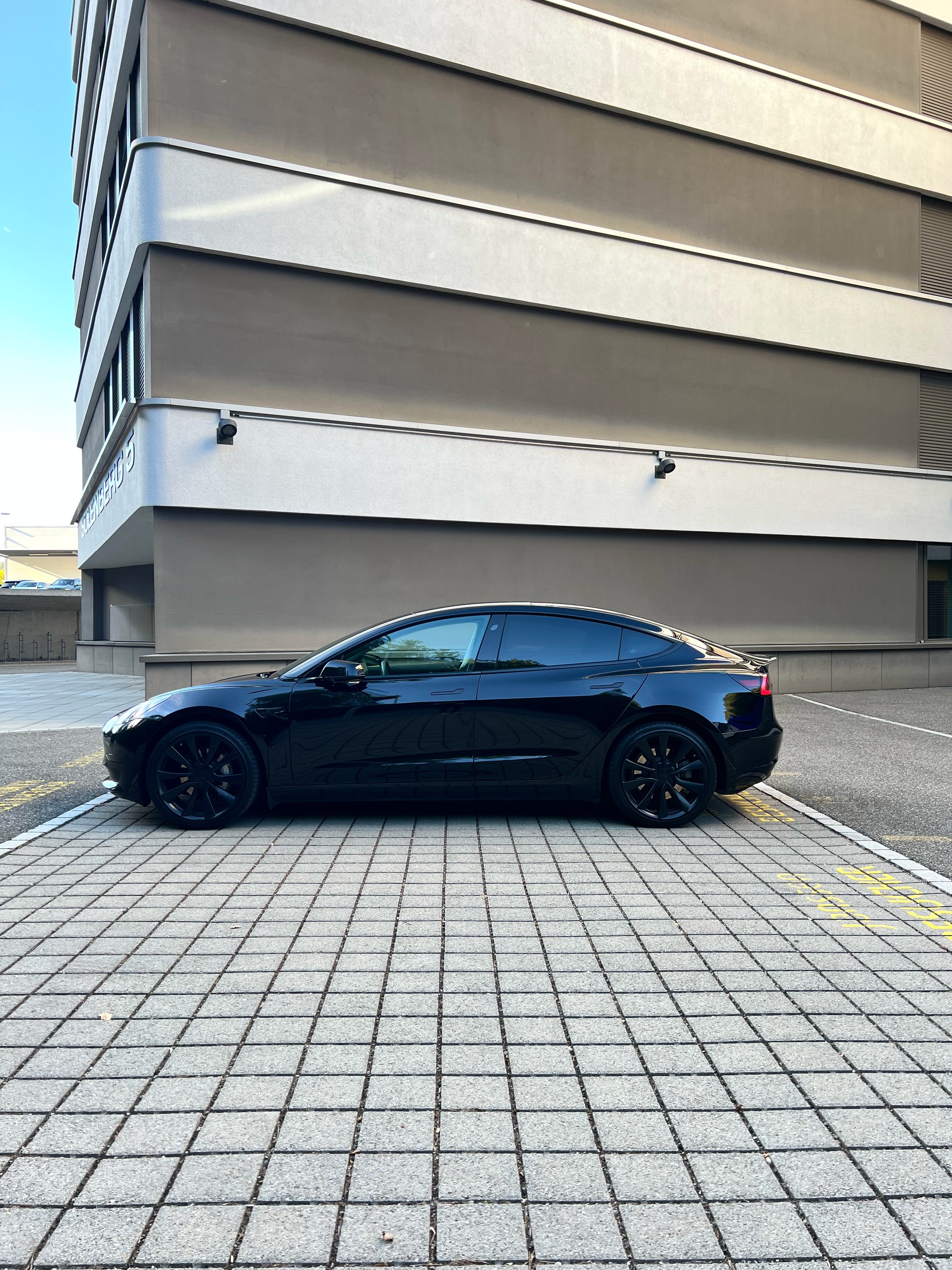 TESLA SR+ RWD MY2023-image-3