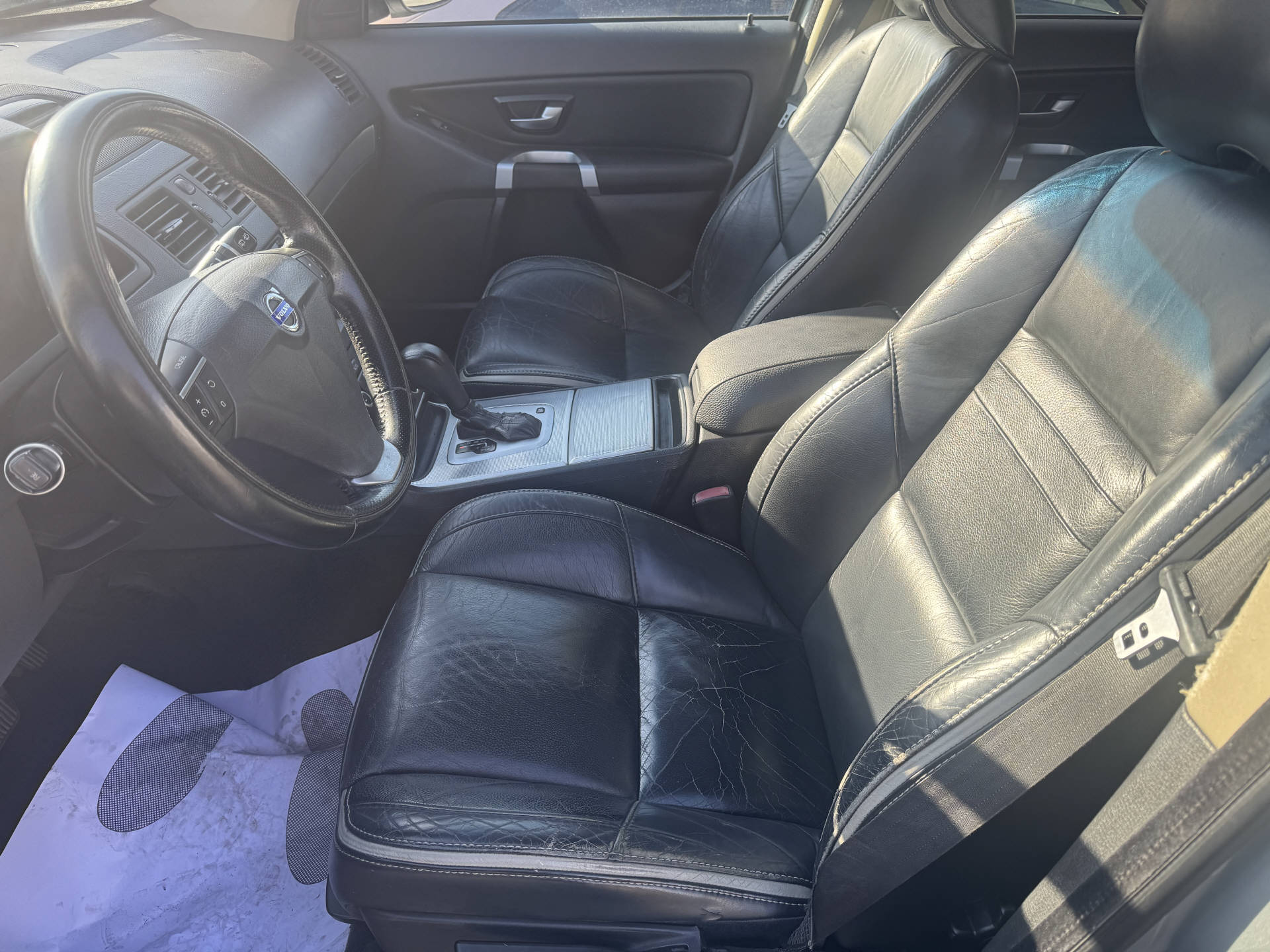 VOLVO XC90 2.4D5 Momentum 7P. AWD-image-6