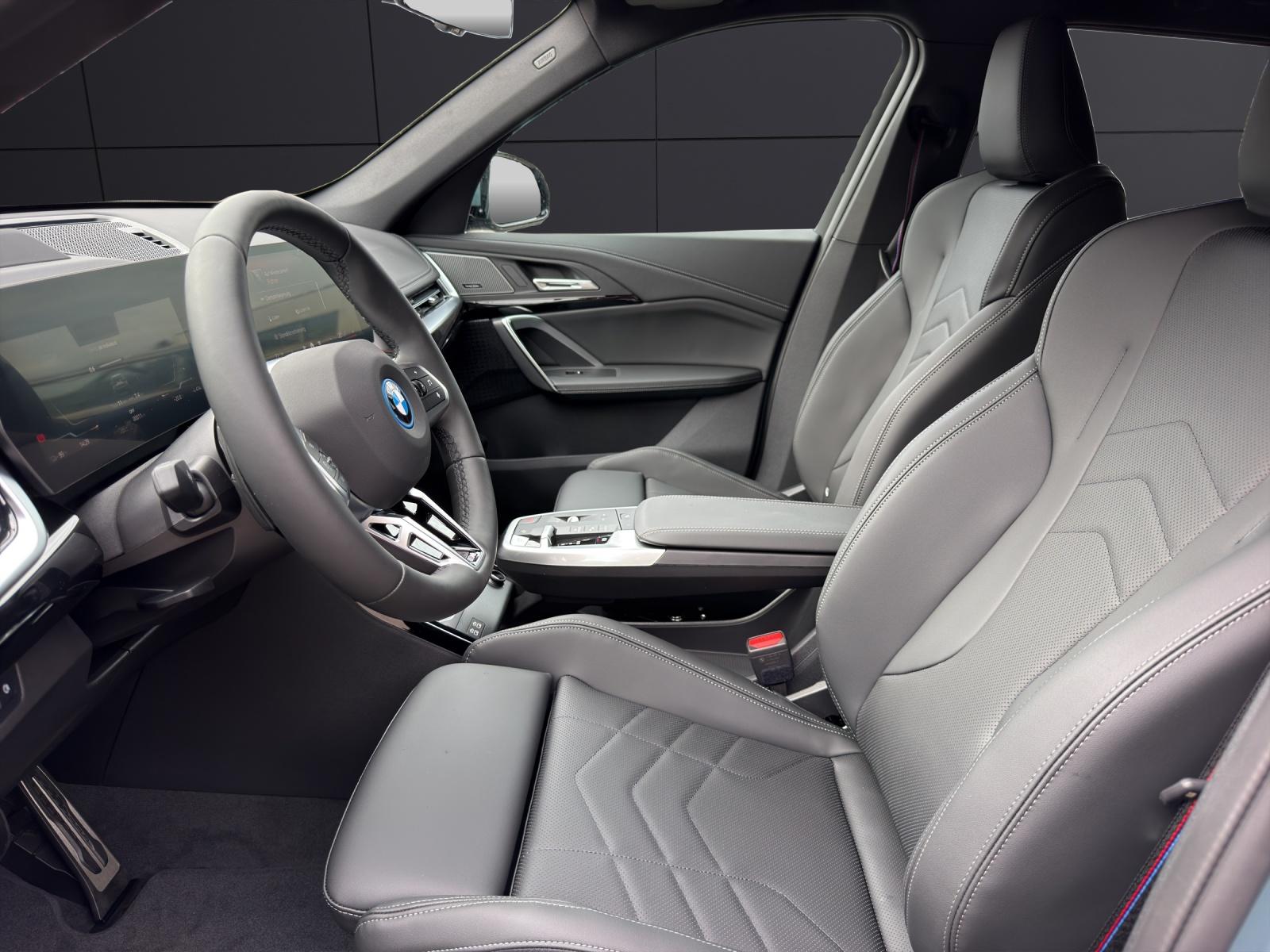 BMW iX1 U11 30 xDrive-image-1