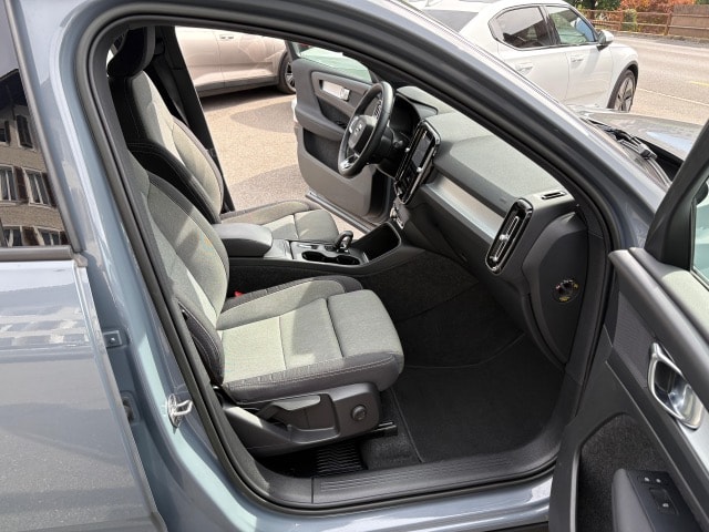 VOLVO XC40 2.0 B4 MH Momentum AWD-image-5