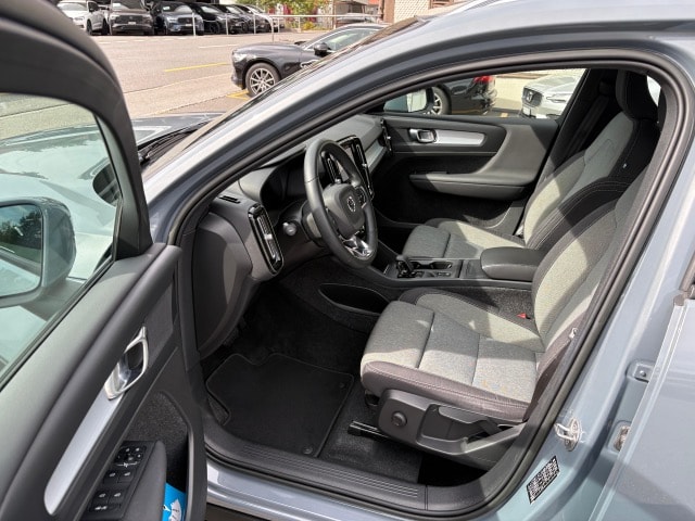 VOLVO XC40 2.0 B4 MH Momentum AWD-image-4